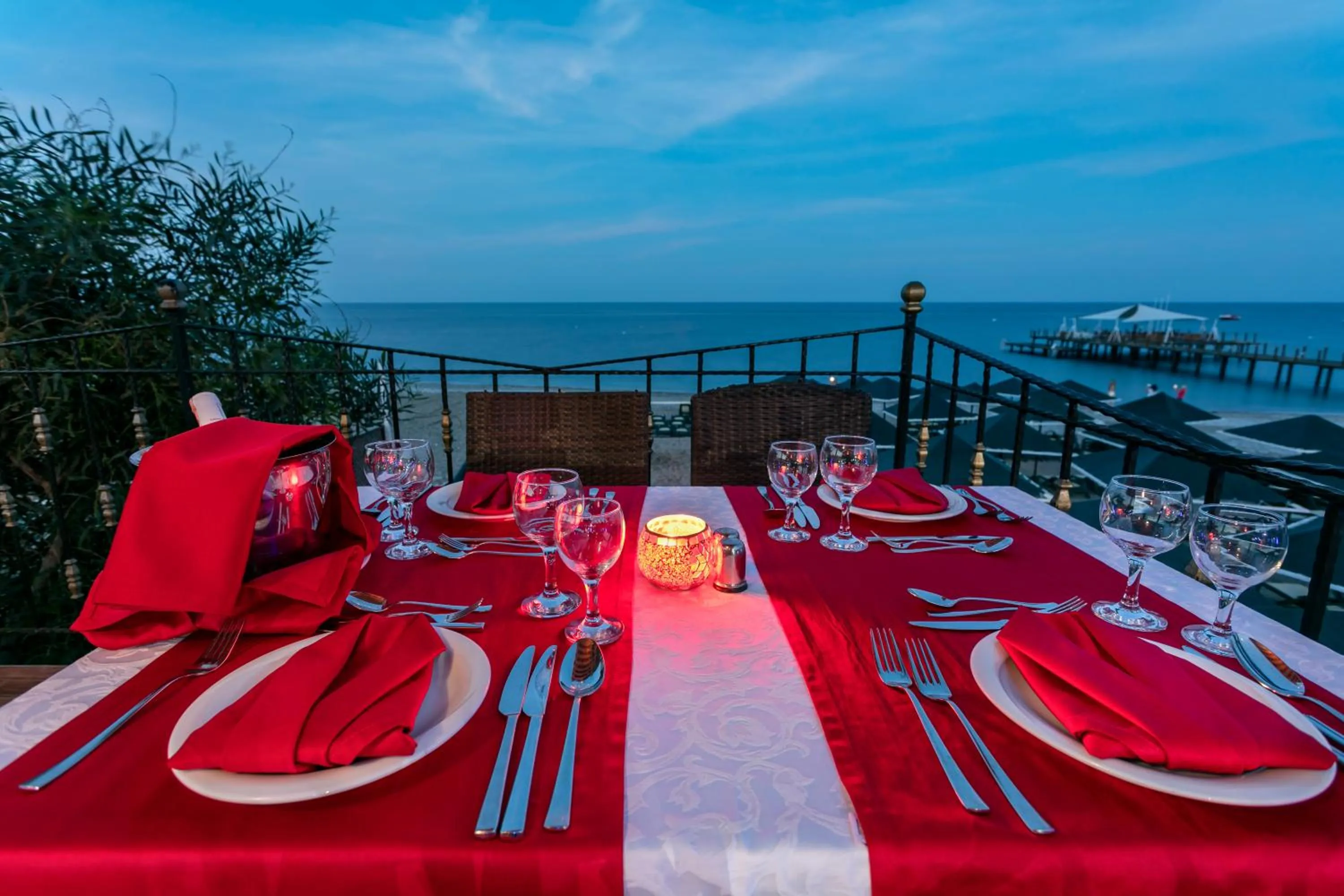 Restaurant/places to eat in Aleria Belport Beach Hotel