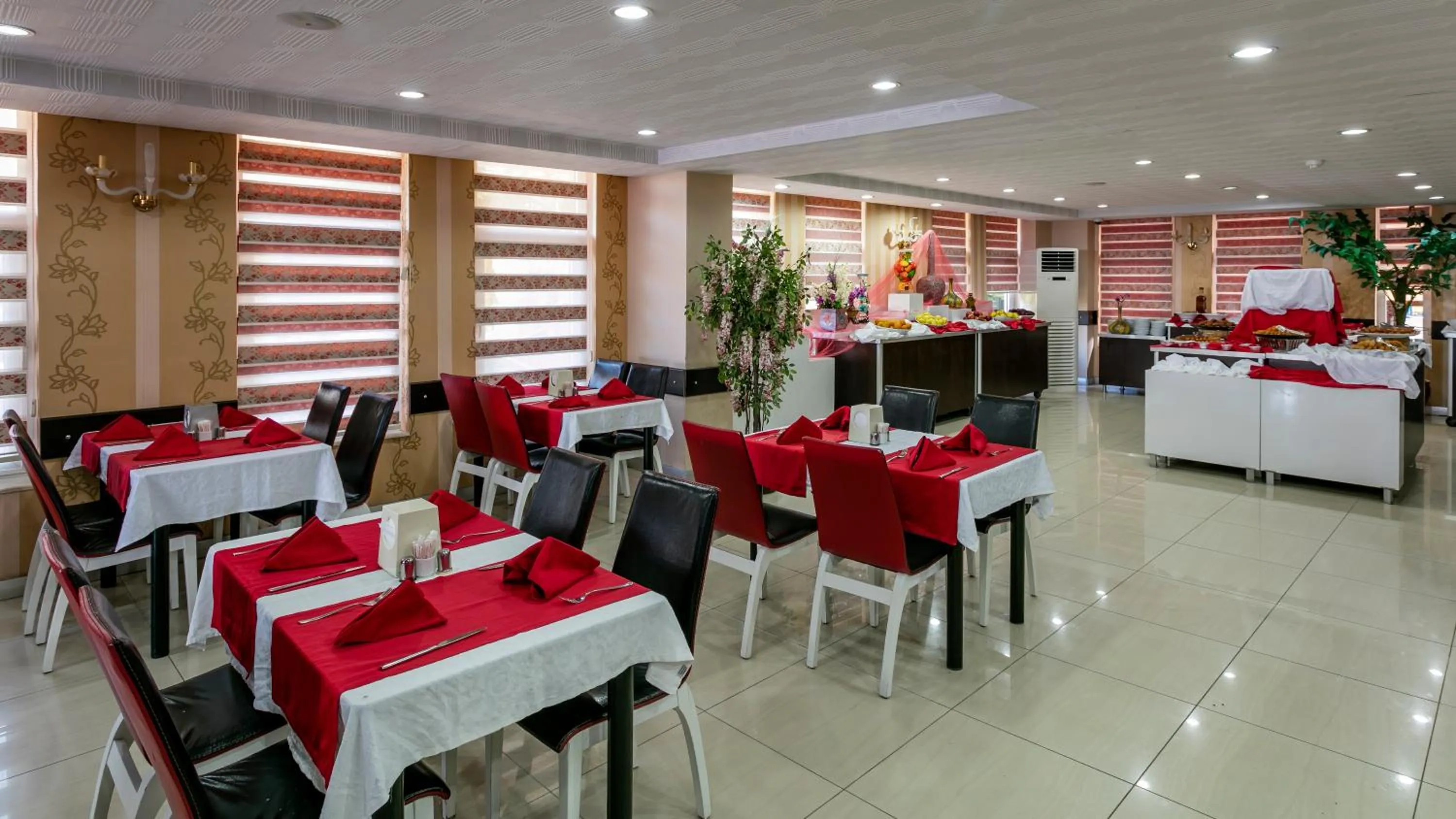 Restaurant/places to eat in Aleria Belport Beach Hotel