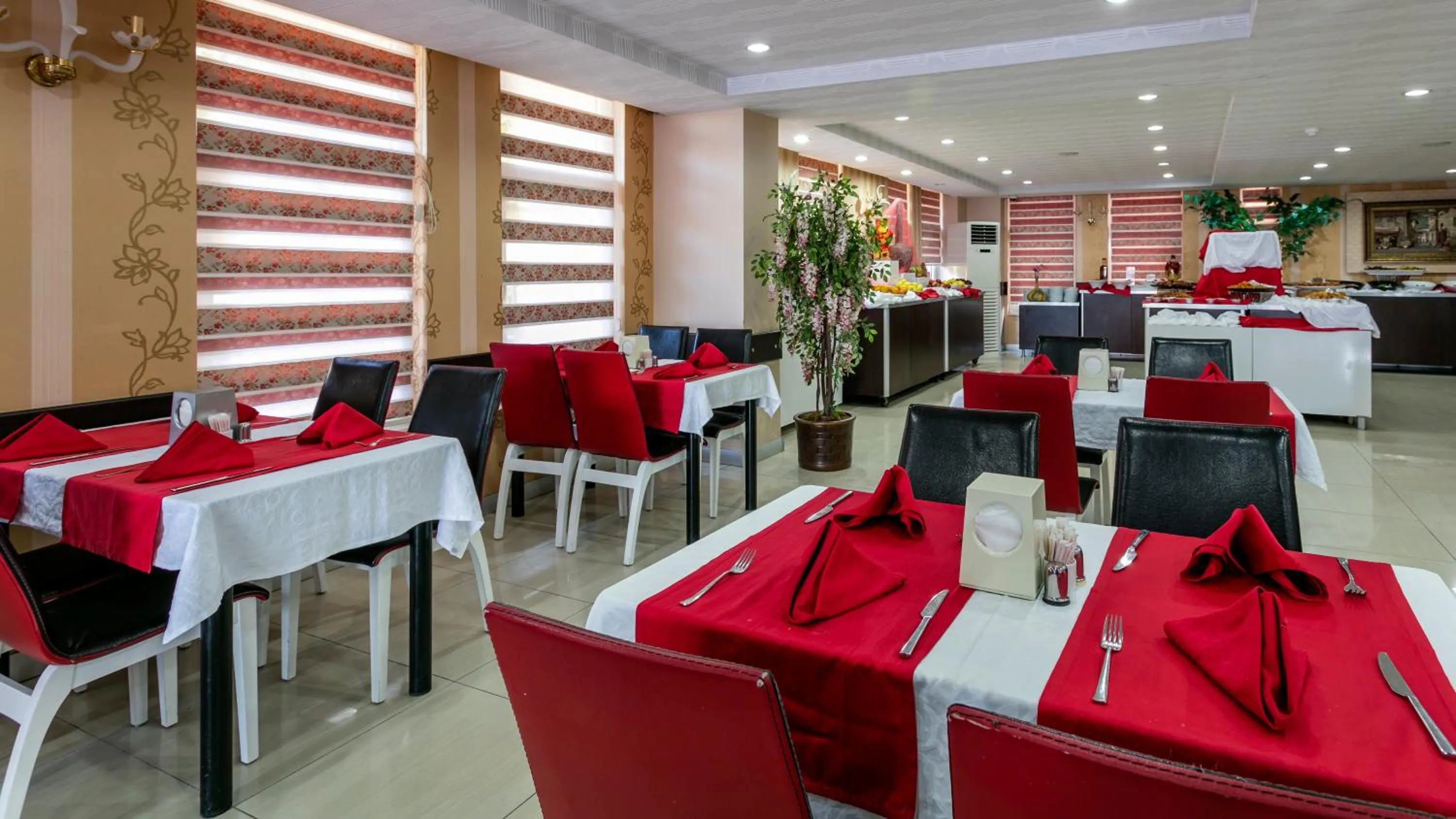 Restaurant/places to eat in Aleria Belport Beach Hotel