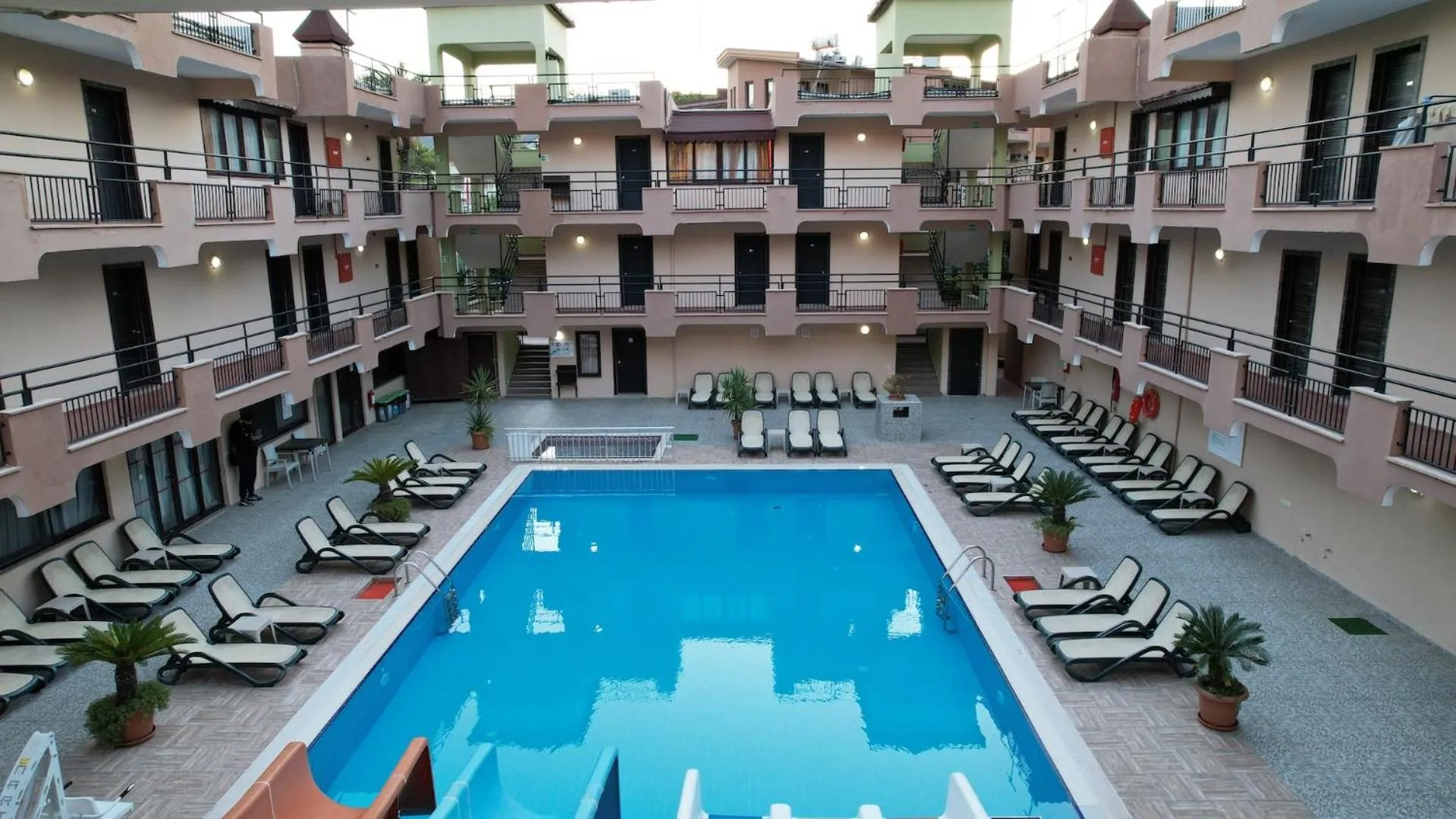 Aleria Belport Beach Hotel