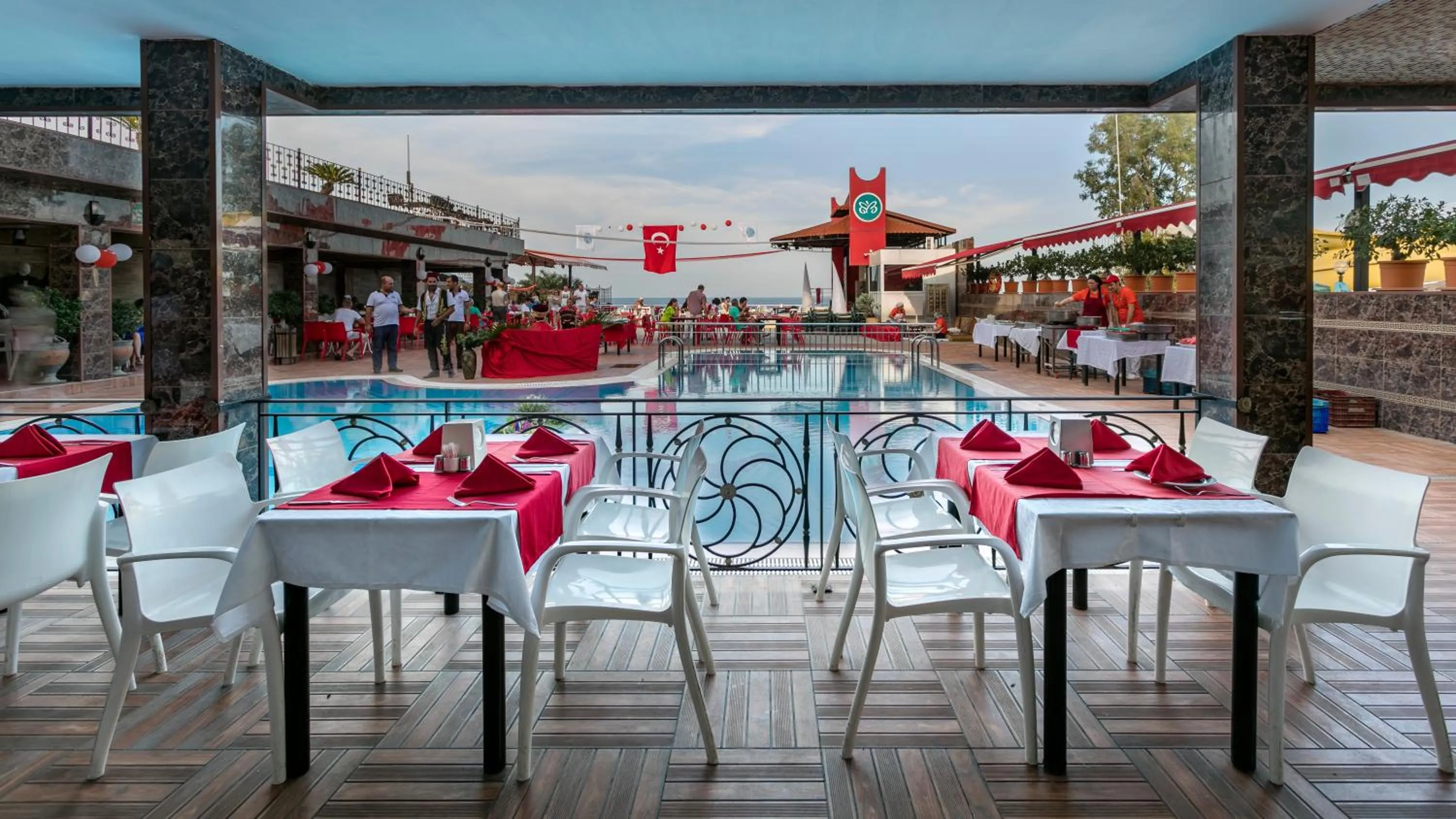 Restaurant/places to eat in Aleria Belport Beach Hotel