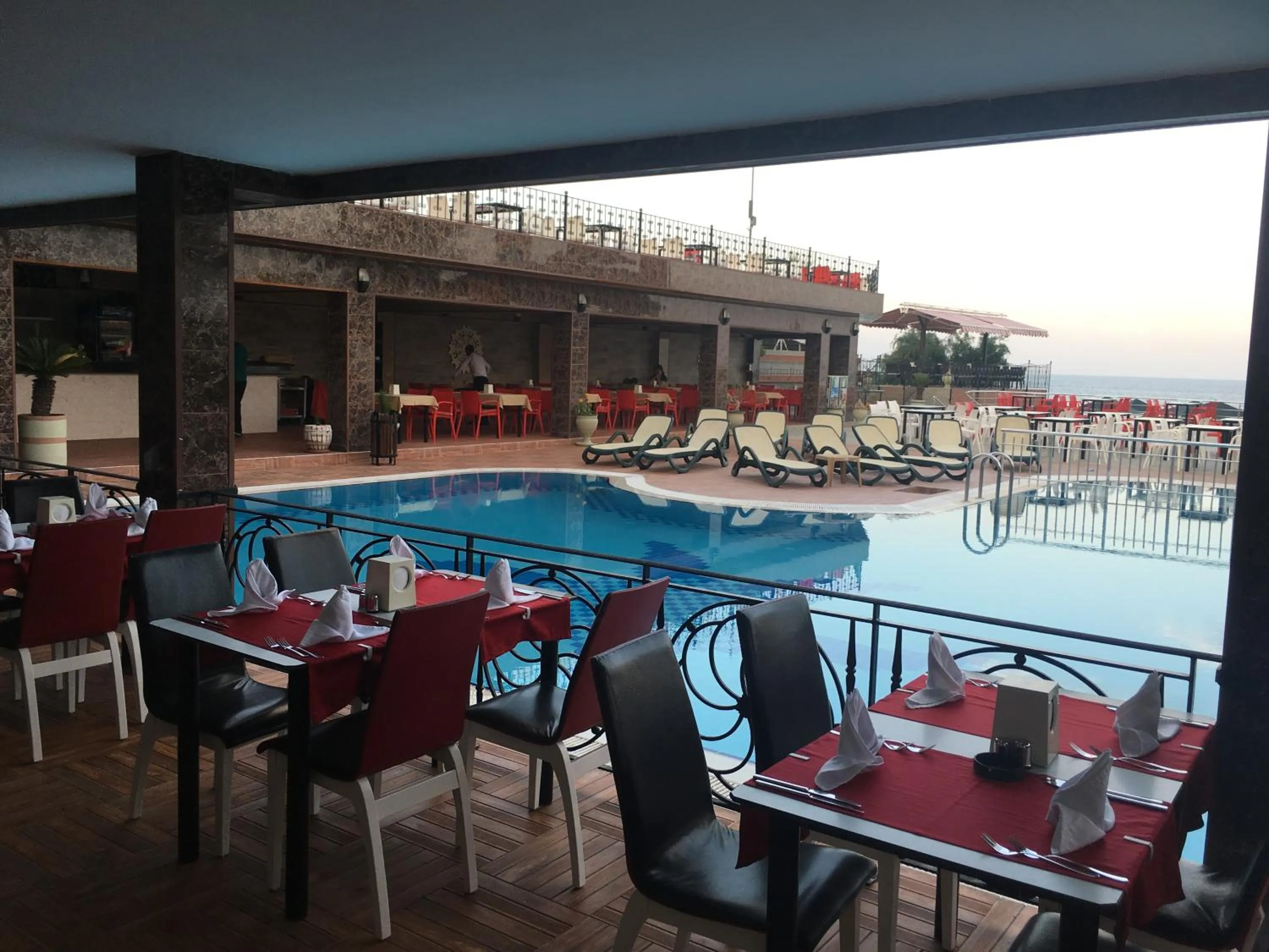 Restaurant/places to eat in Aleria Belport Beach Hotel