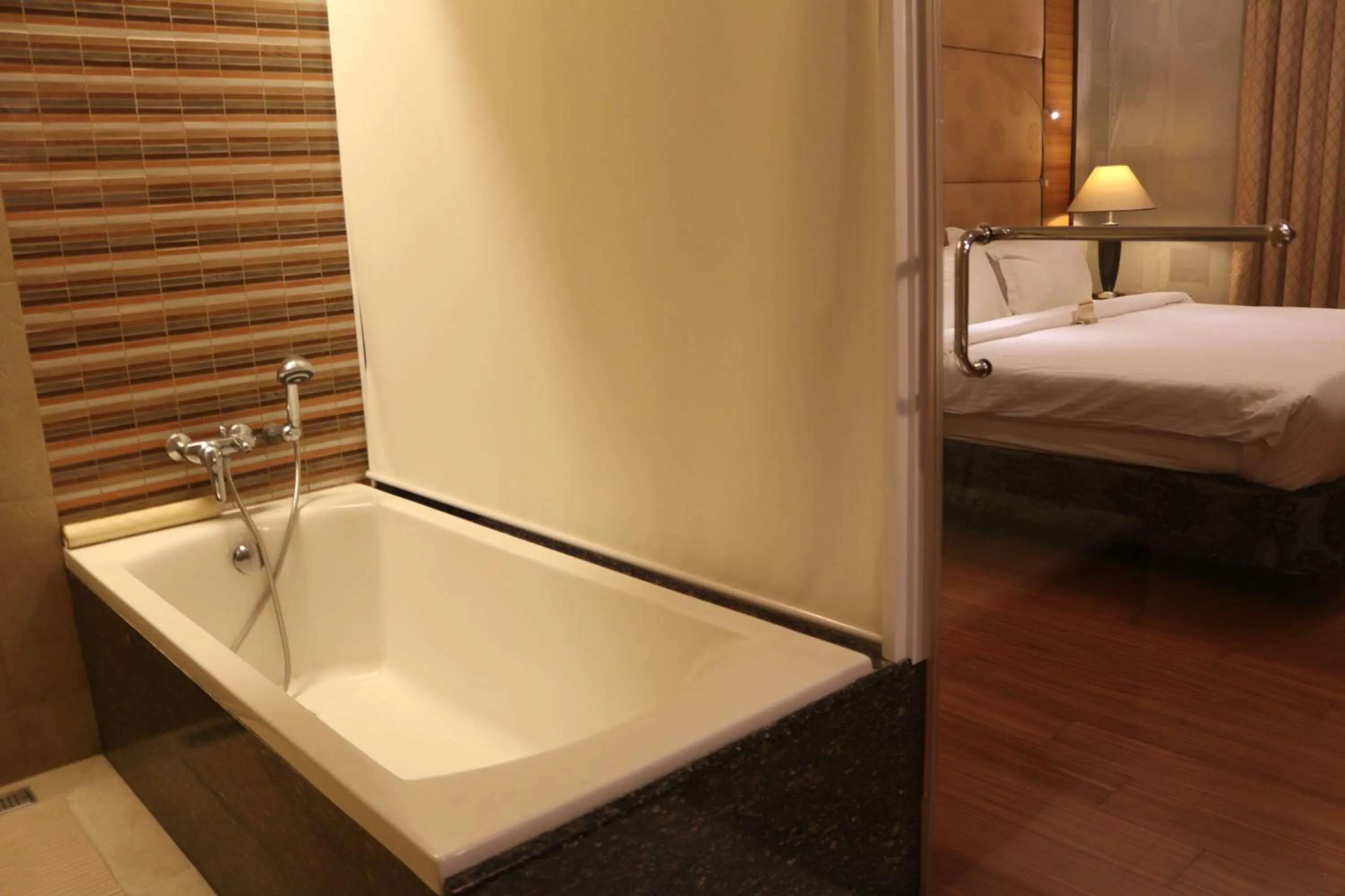Bath, Bed in The Royal Mandaya Hotel