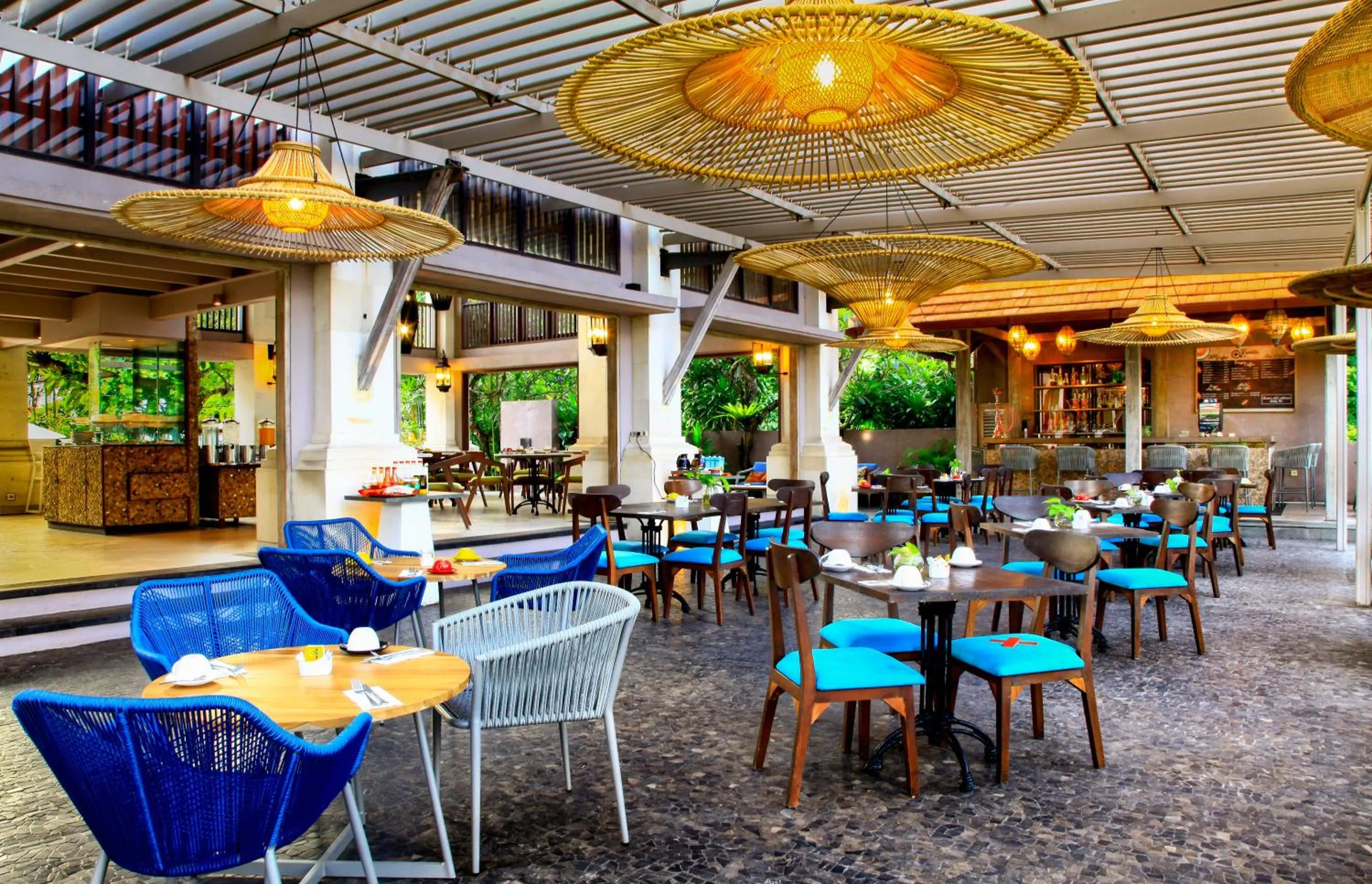 Restaurant/places to eat in Puri Raja Hotel