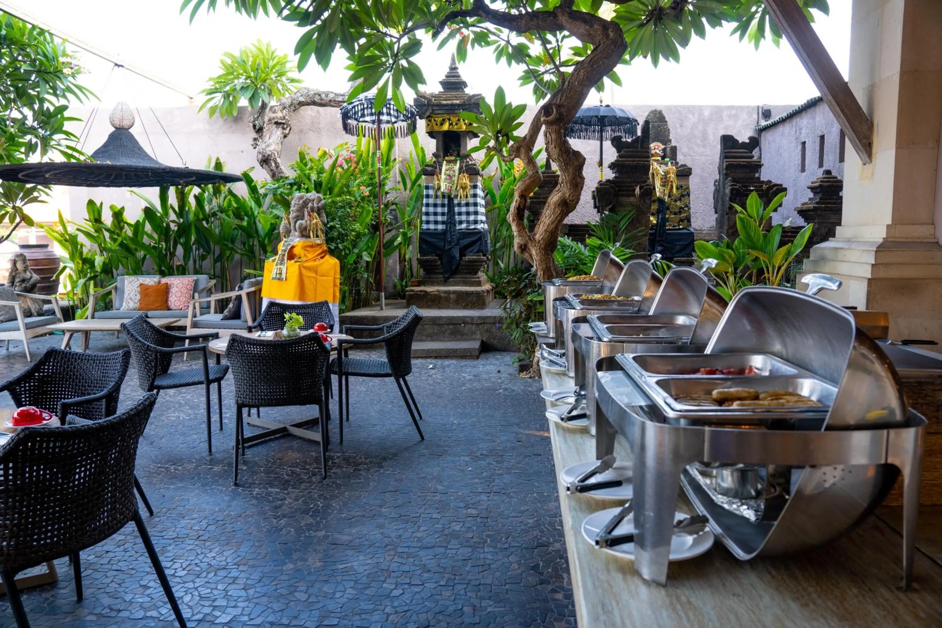 Breakfast in Puri Raja Hotel