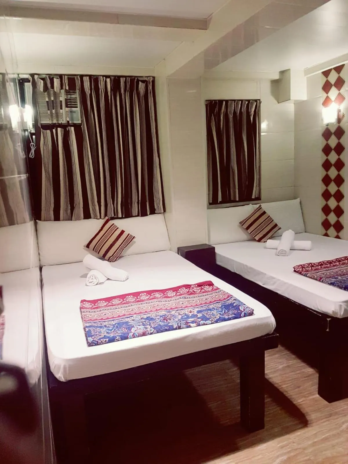 Photo of the whole room, Bed in Simplex Guest House