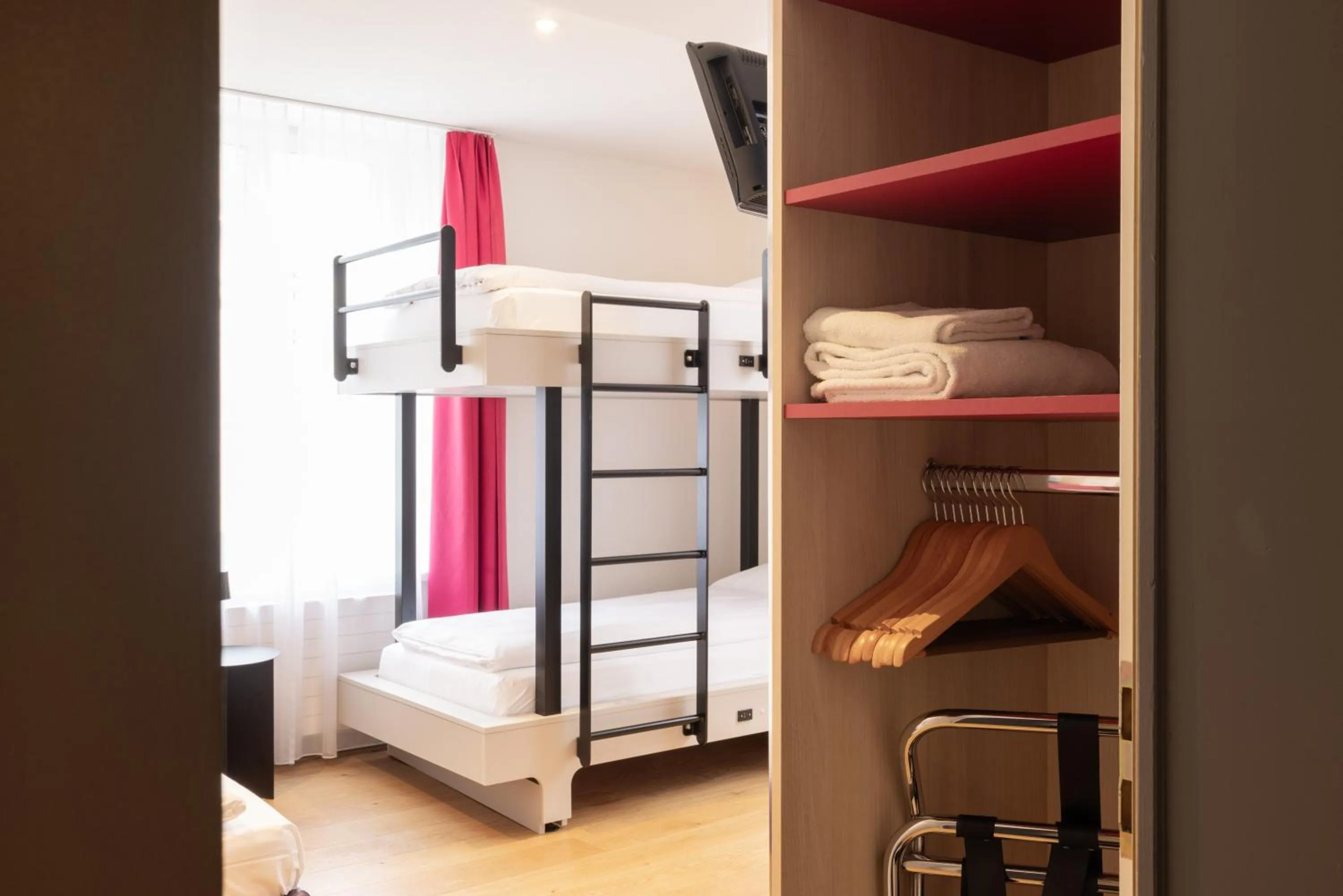 Bed in Fred Guest House Hauptbahnhof - Self Check-in