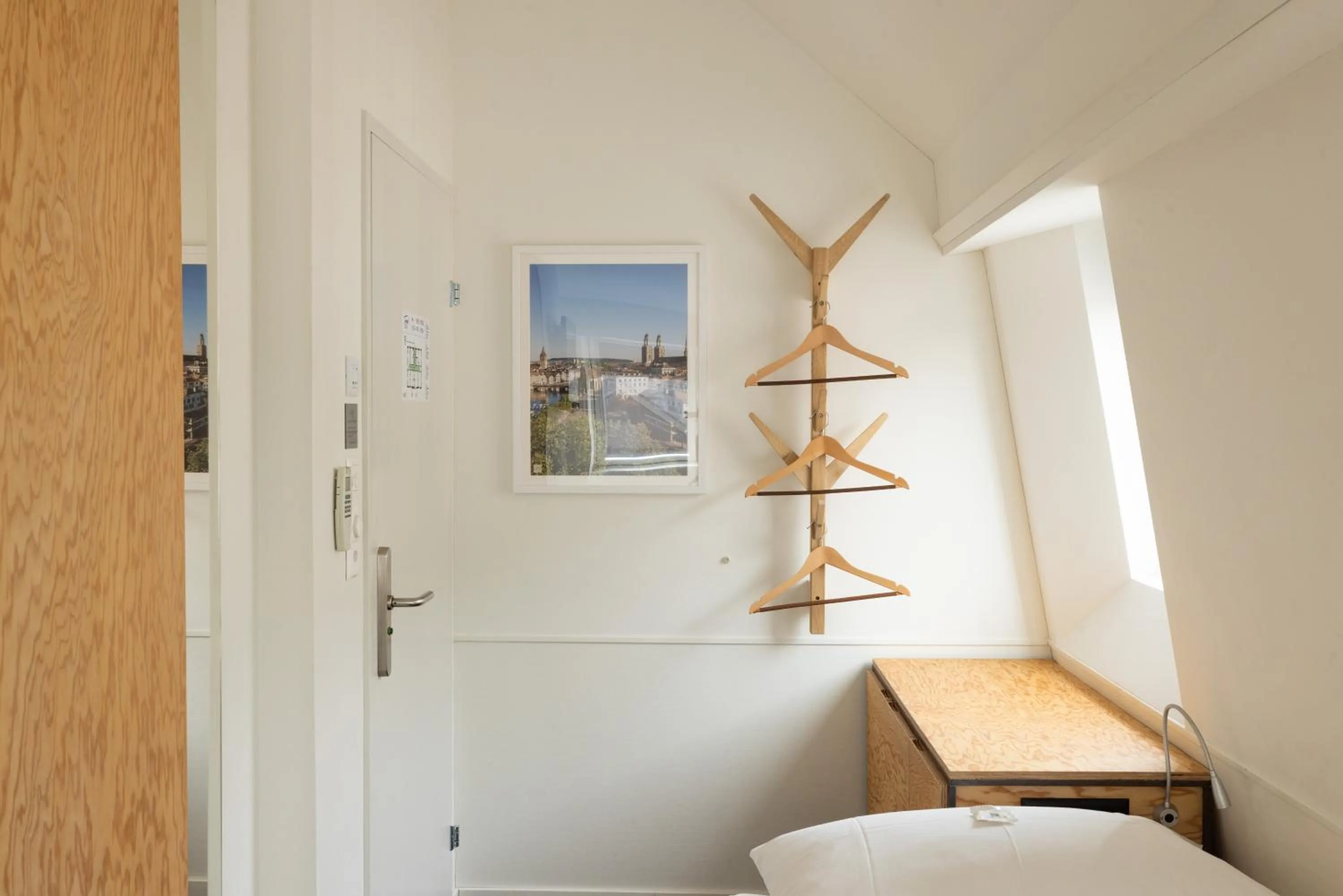 Photo of the whole room in Fred Guest House Hauptbahnhof - Self Check-in