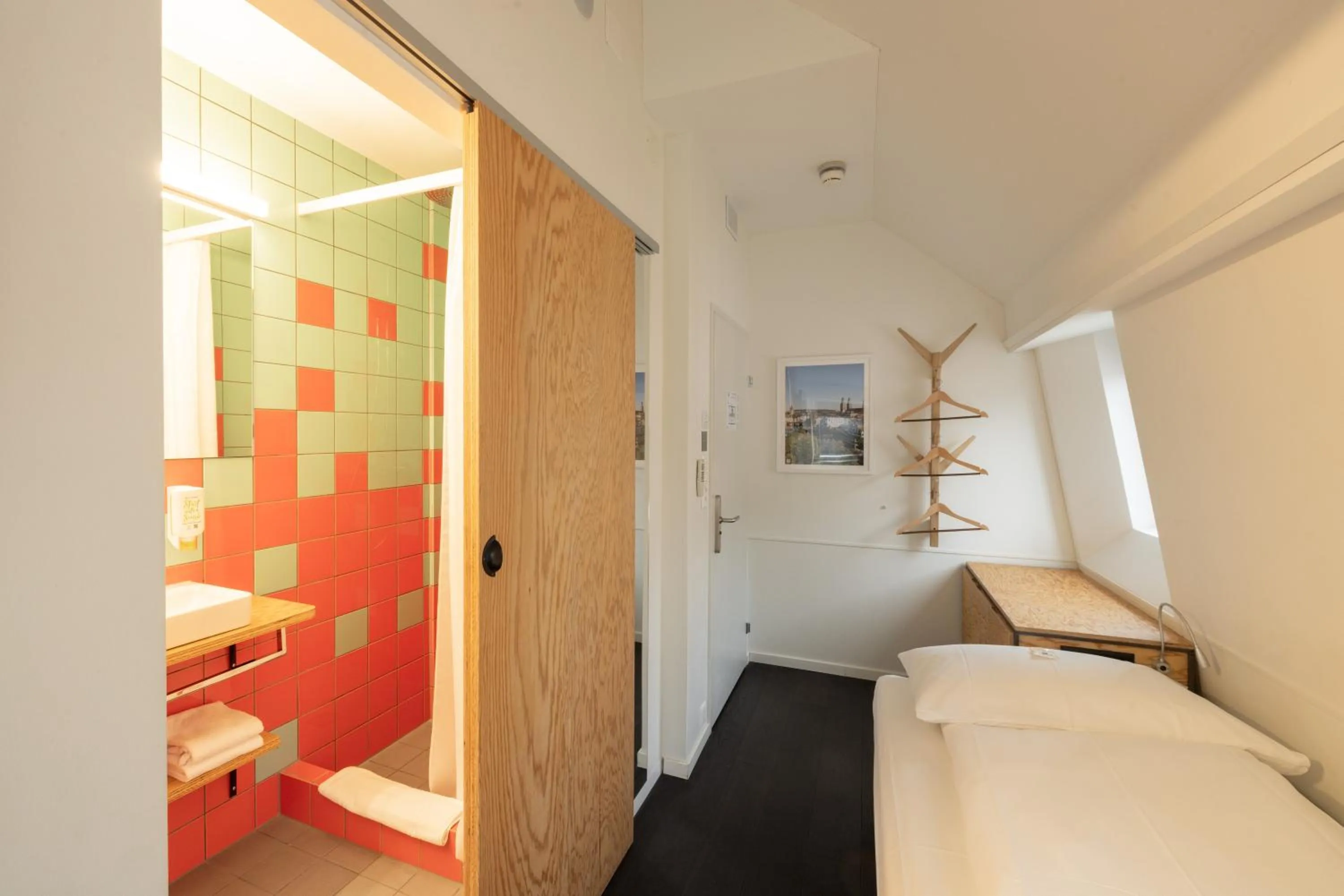 Bed in Fred Guest House Hauptbahnhof - Self Check-in