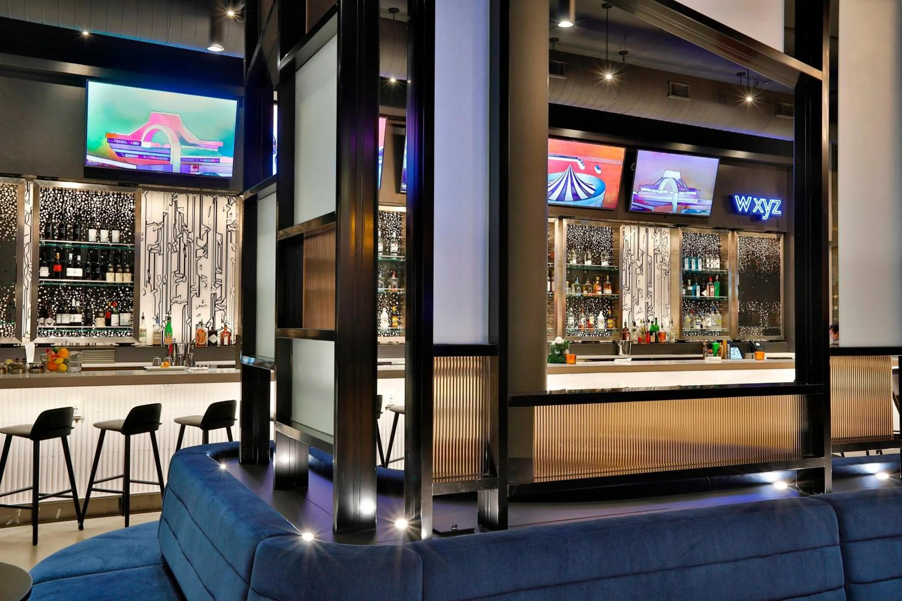 Lounge or bar in Aloft Chicago Mag Mile
