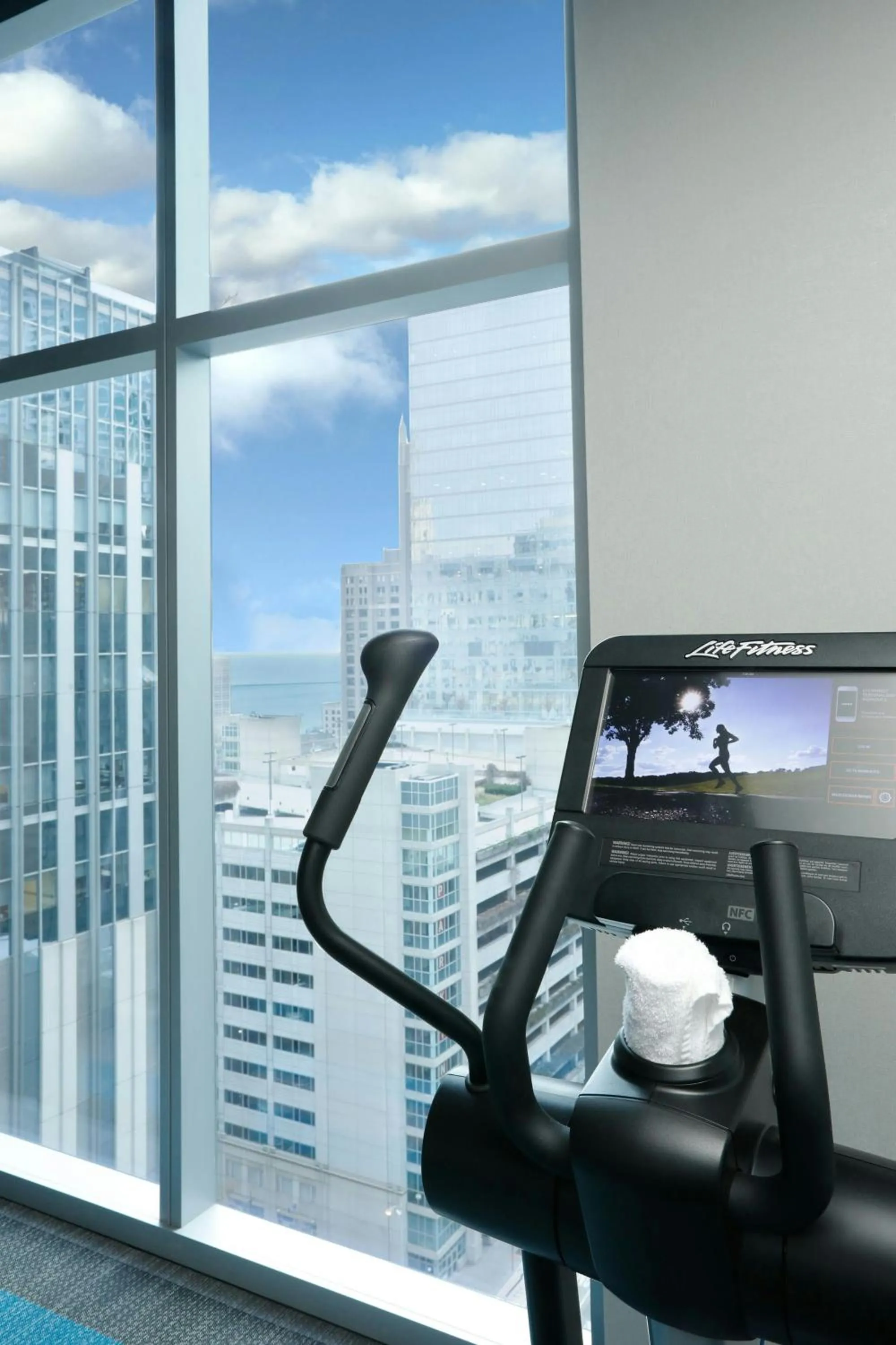Fitness centre/facilities in Aloft Chicago Mag Mile