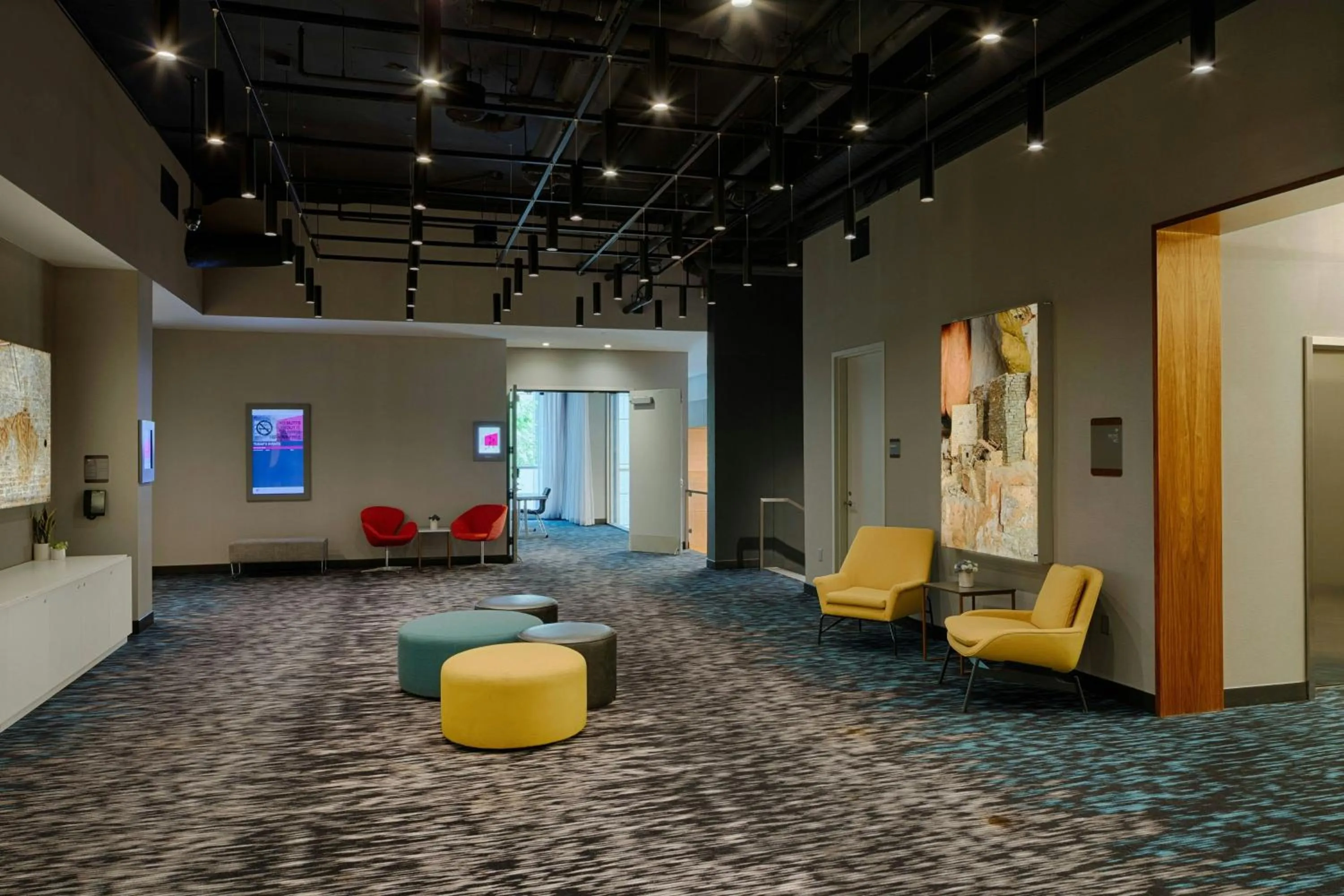 Meeting/conference room in Aloft Chicago Mag Mile