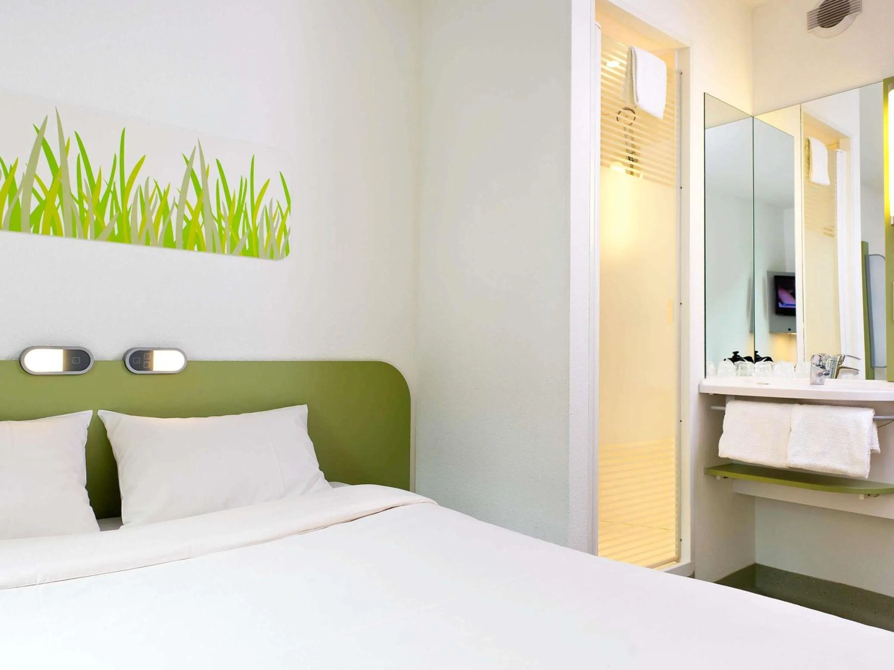 Bedroom, Bed in Ibis Budget Alicante