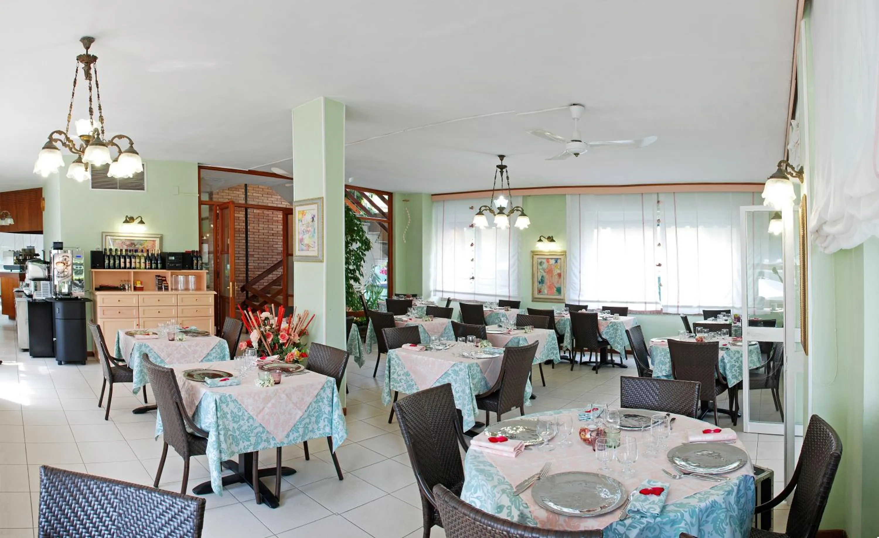 Restaurant/places to eat in Hotel Michela