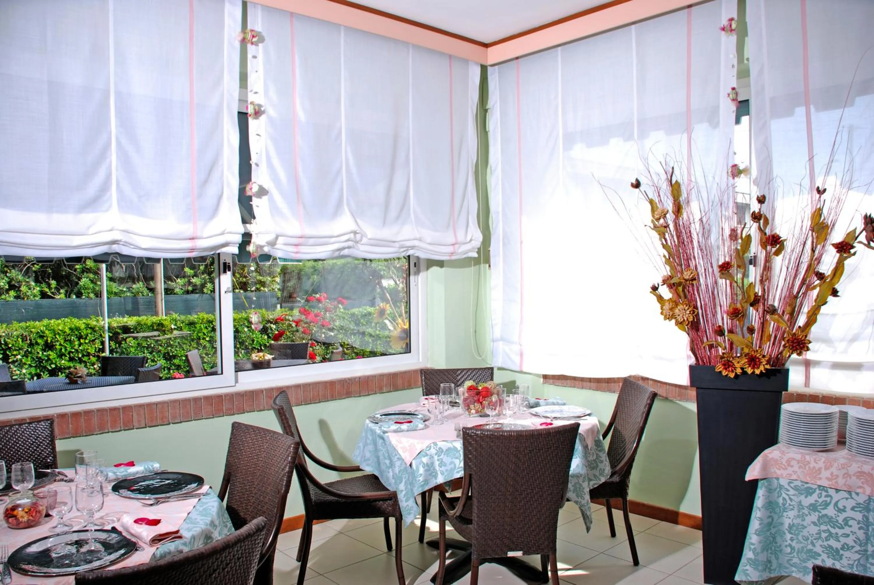 Restaurant/places to eat in Hotel Michela