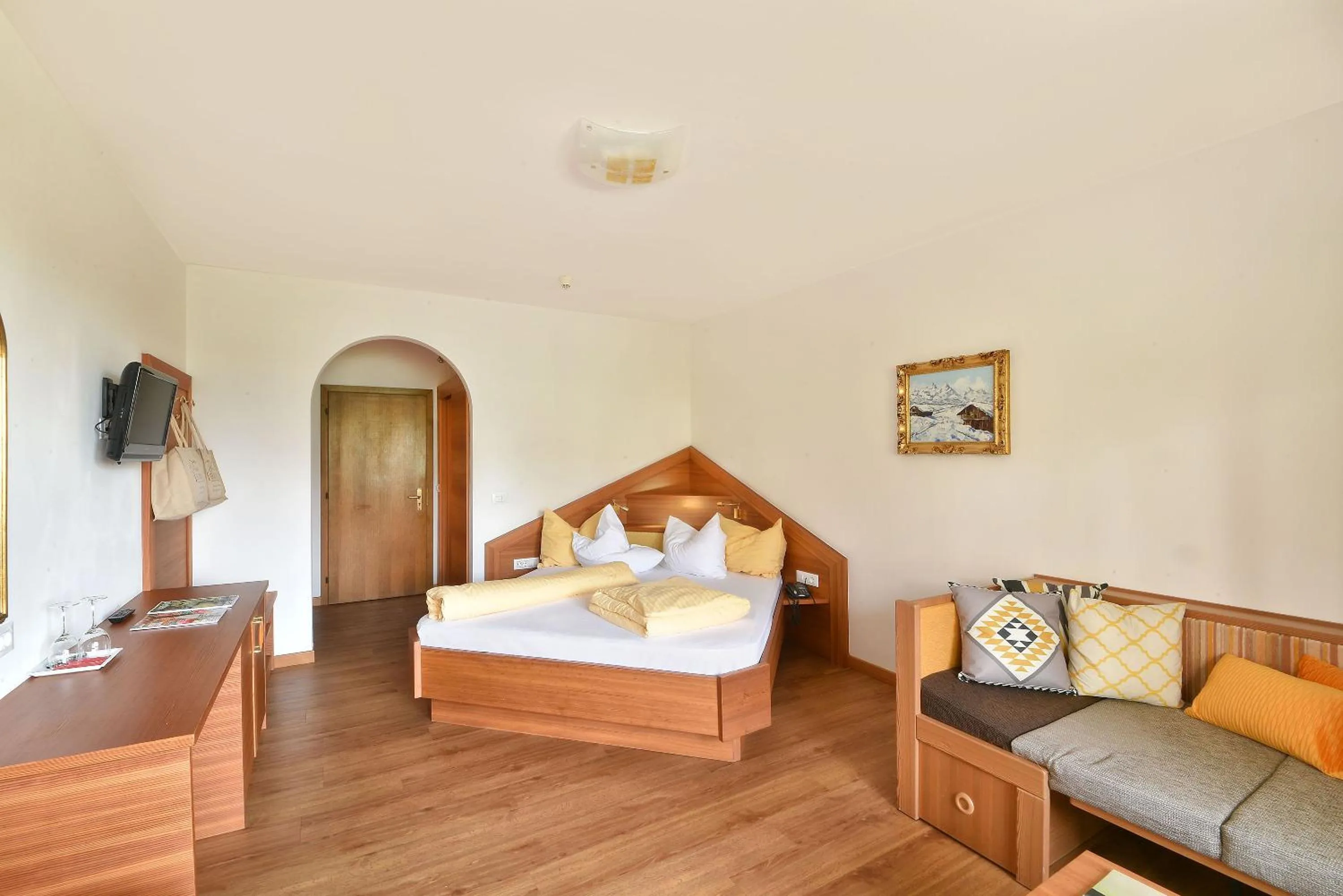 Photo of the whole room in Hotel Paradies