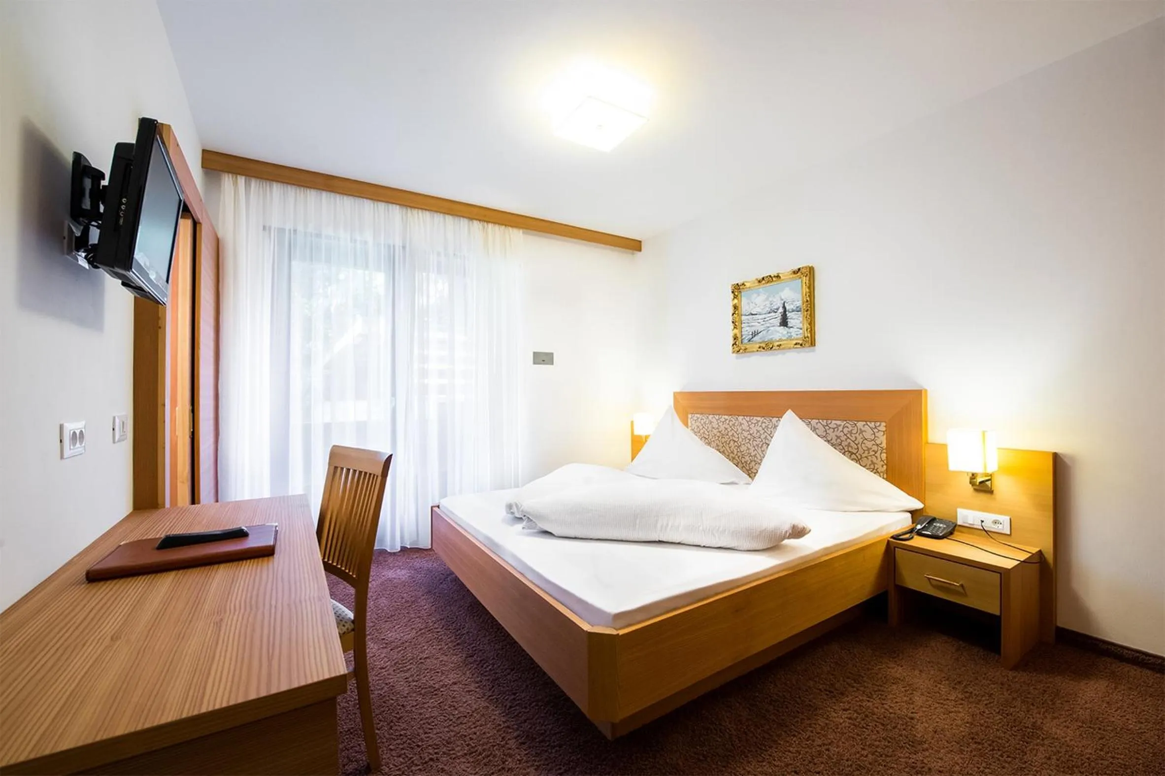 Bedroom in Hotel Paradies