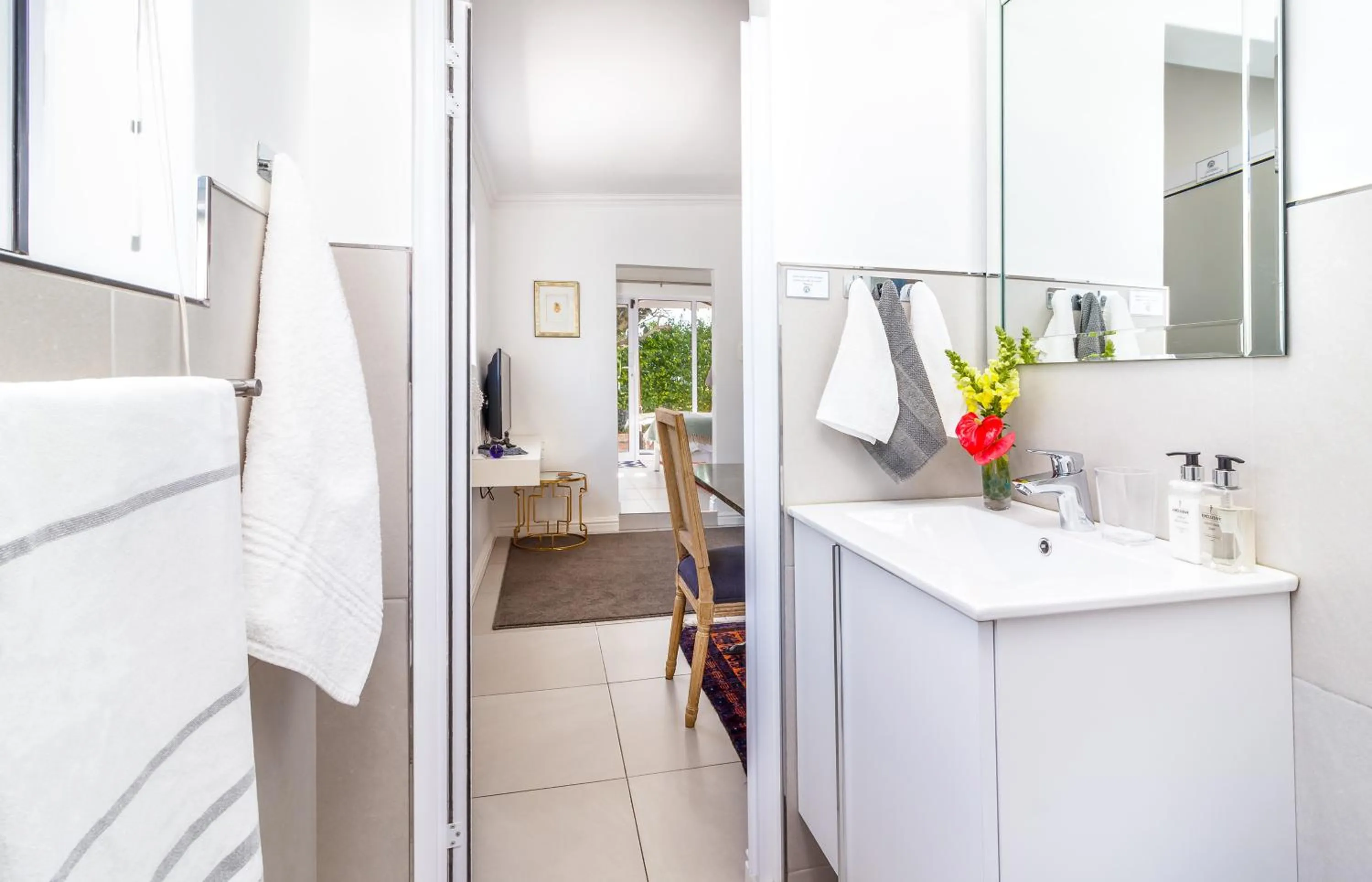Bathroom in Bleu Cobalt Cottage
