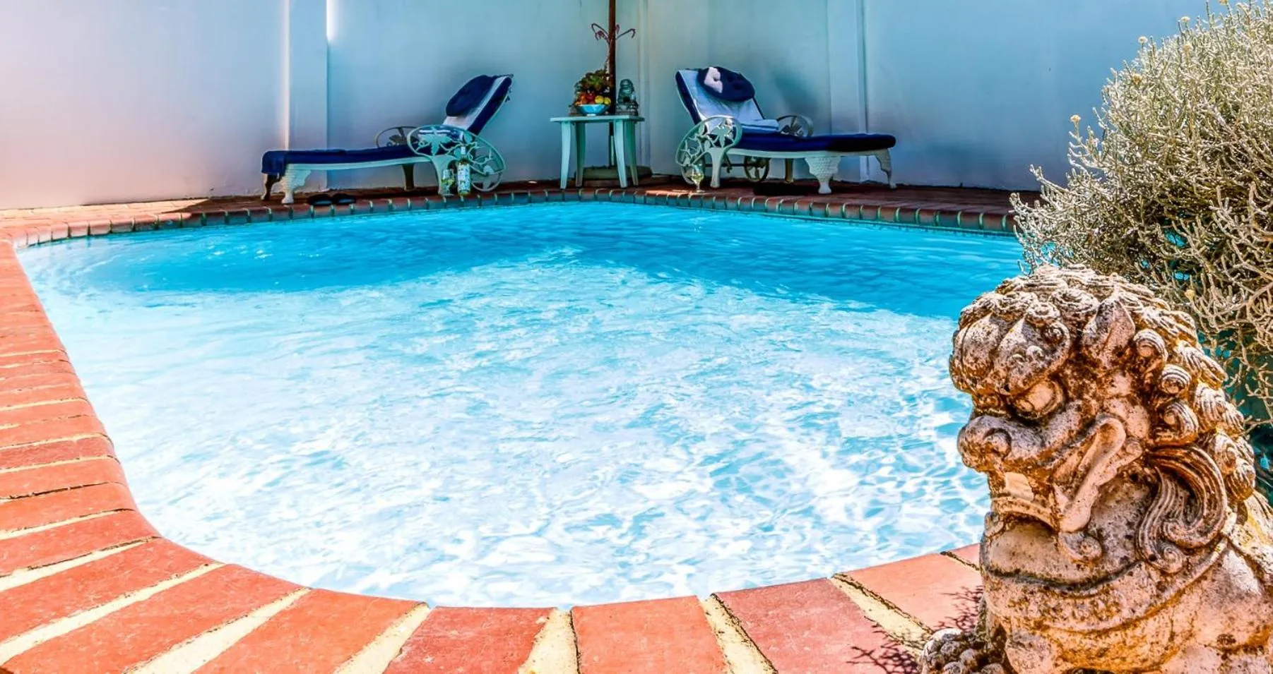 Swimming pool in Bleu Cobalt Cottage