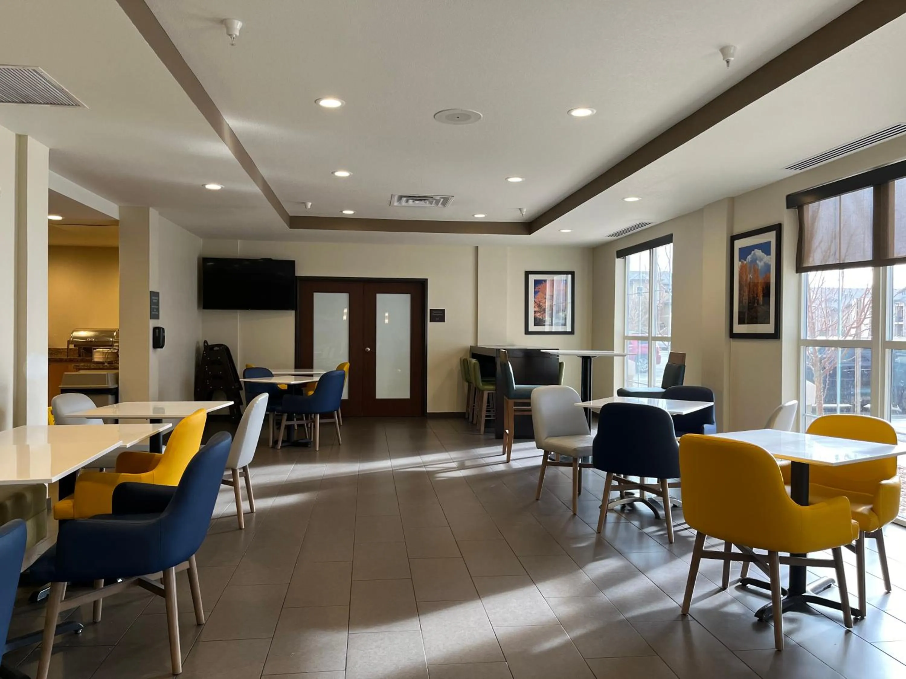 Breakfast in Comfort Suites Denver International Airport