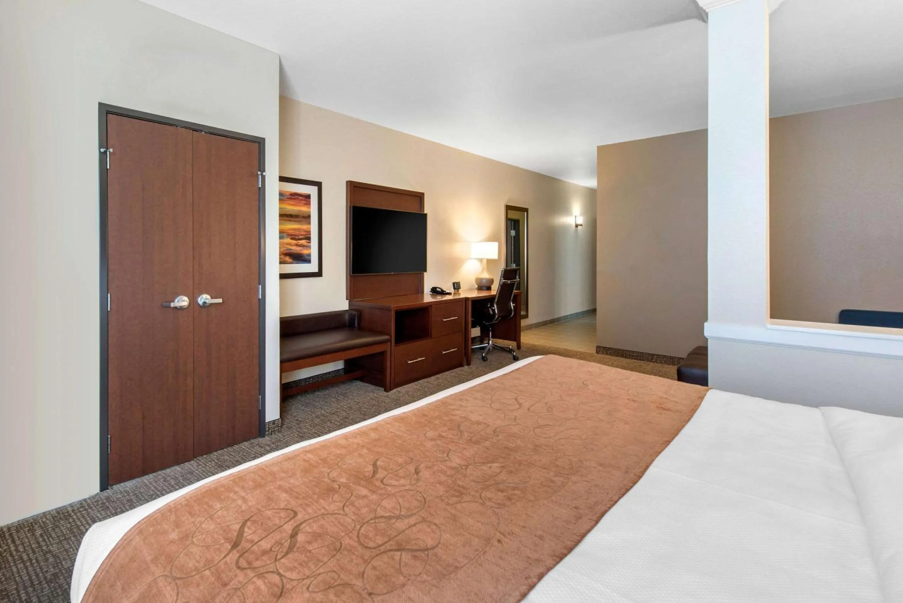Bedroom, Bed in Comfort Suites Denver International Airport