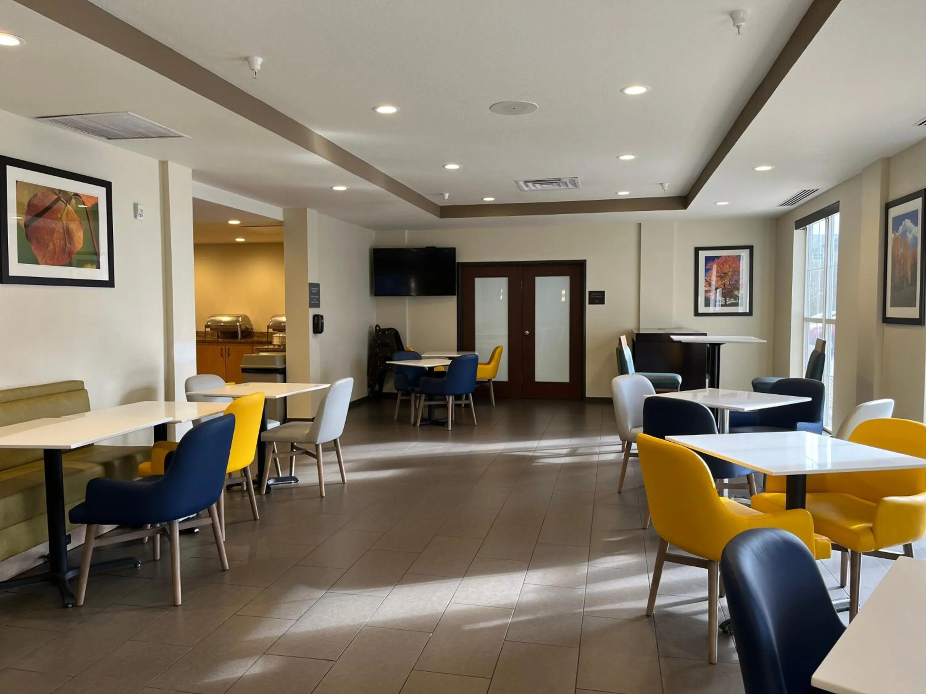 Breakfast in Comfort Suites Denver International Airport