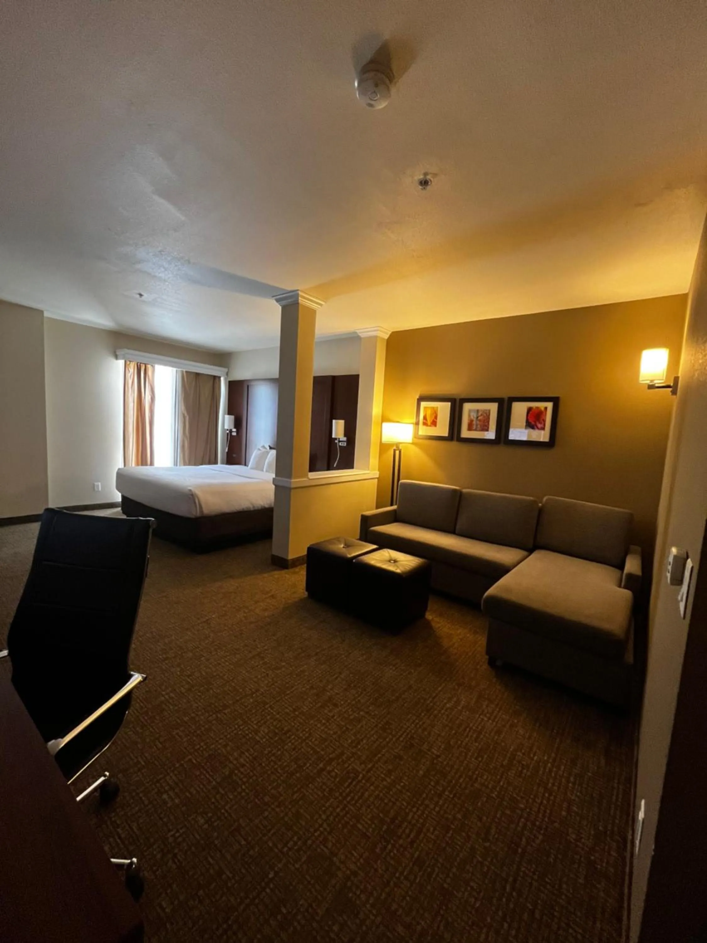 Bed in Comfort Suites Denver International Airport