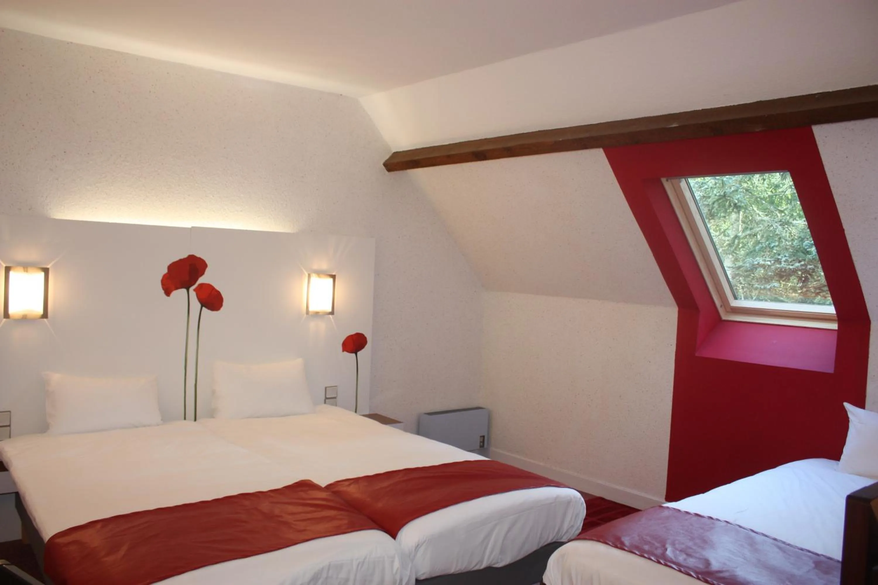 Photo of the whole room, Bed in Logis Latitude Ouest Hôtel Restaurant & Spa