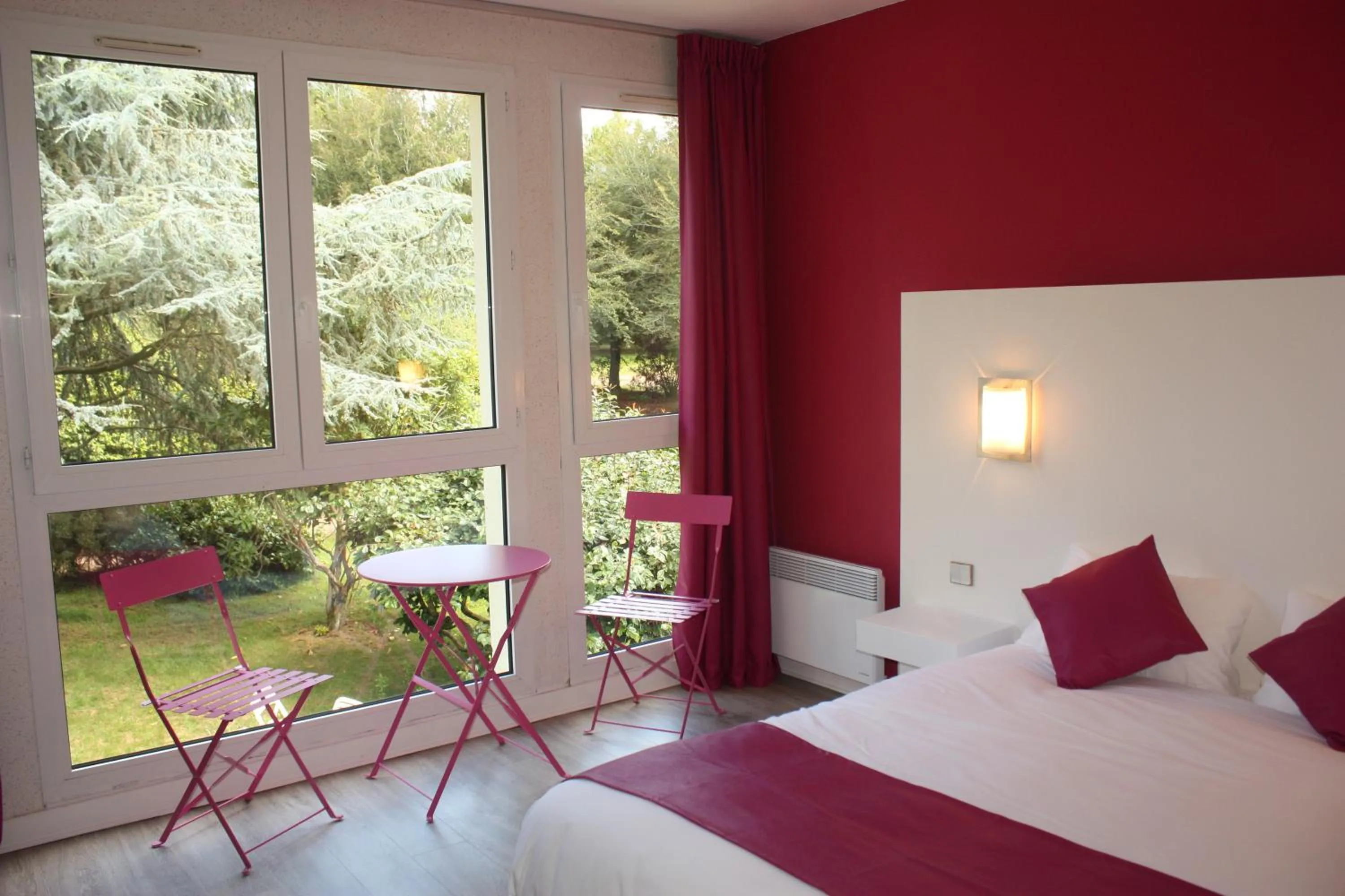 Bedroom, Bed in Logis Latitude Ouest Hôtel Restaurant & Spa