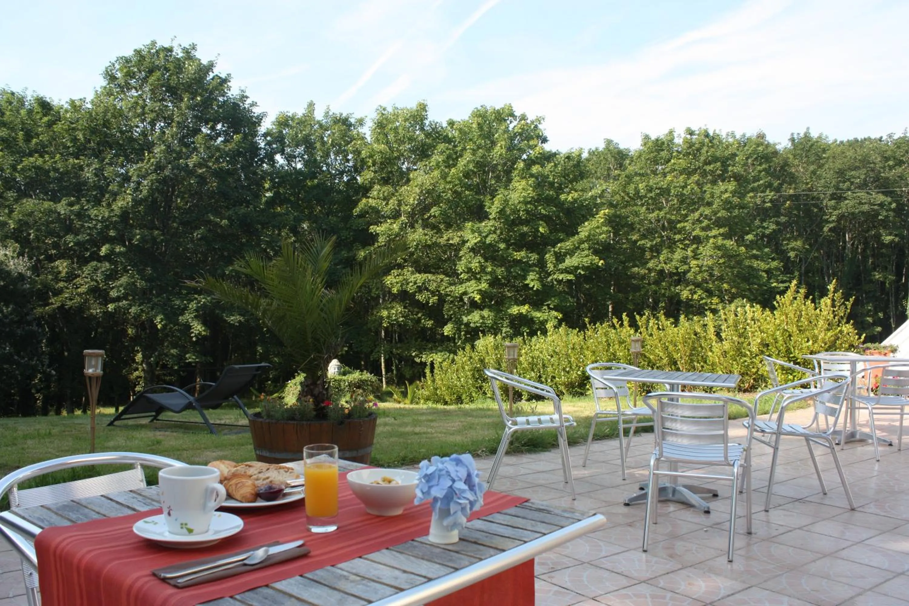 Balcony/Terrace in Logis Latitude Ouest Hôtel Restaurant & Spa