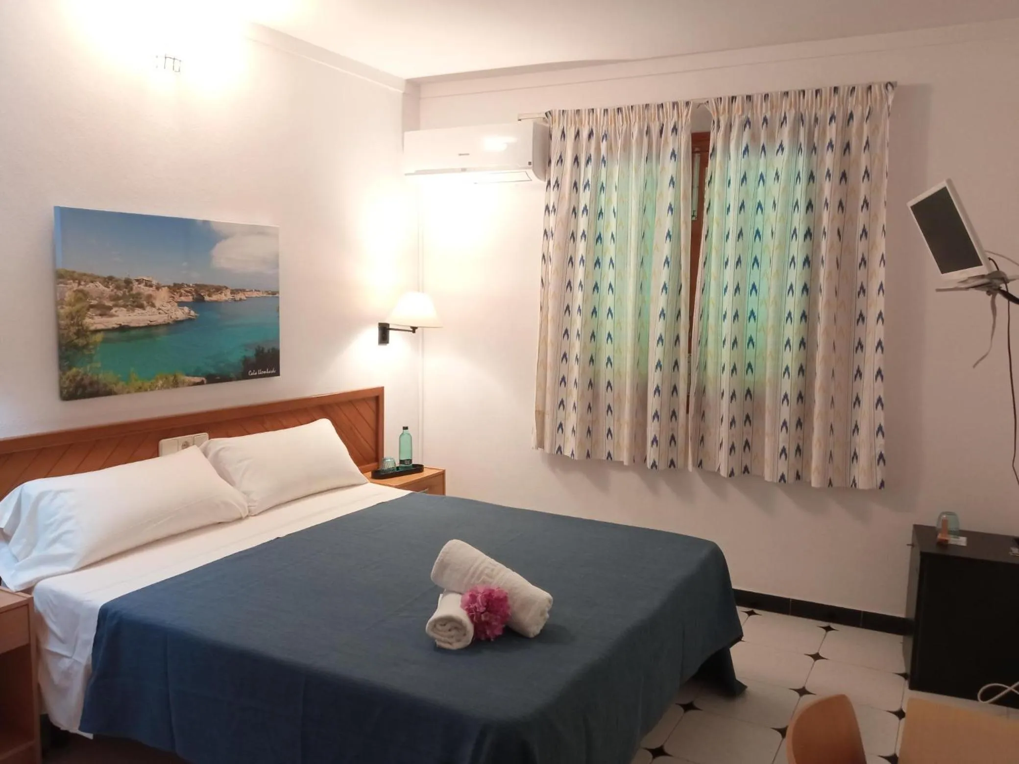 Bed in Hostal Ca'n Tiu