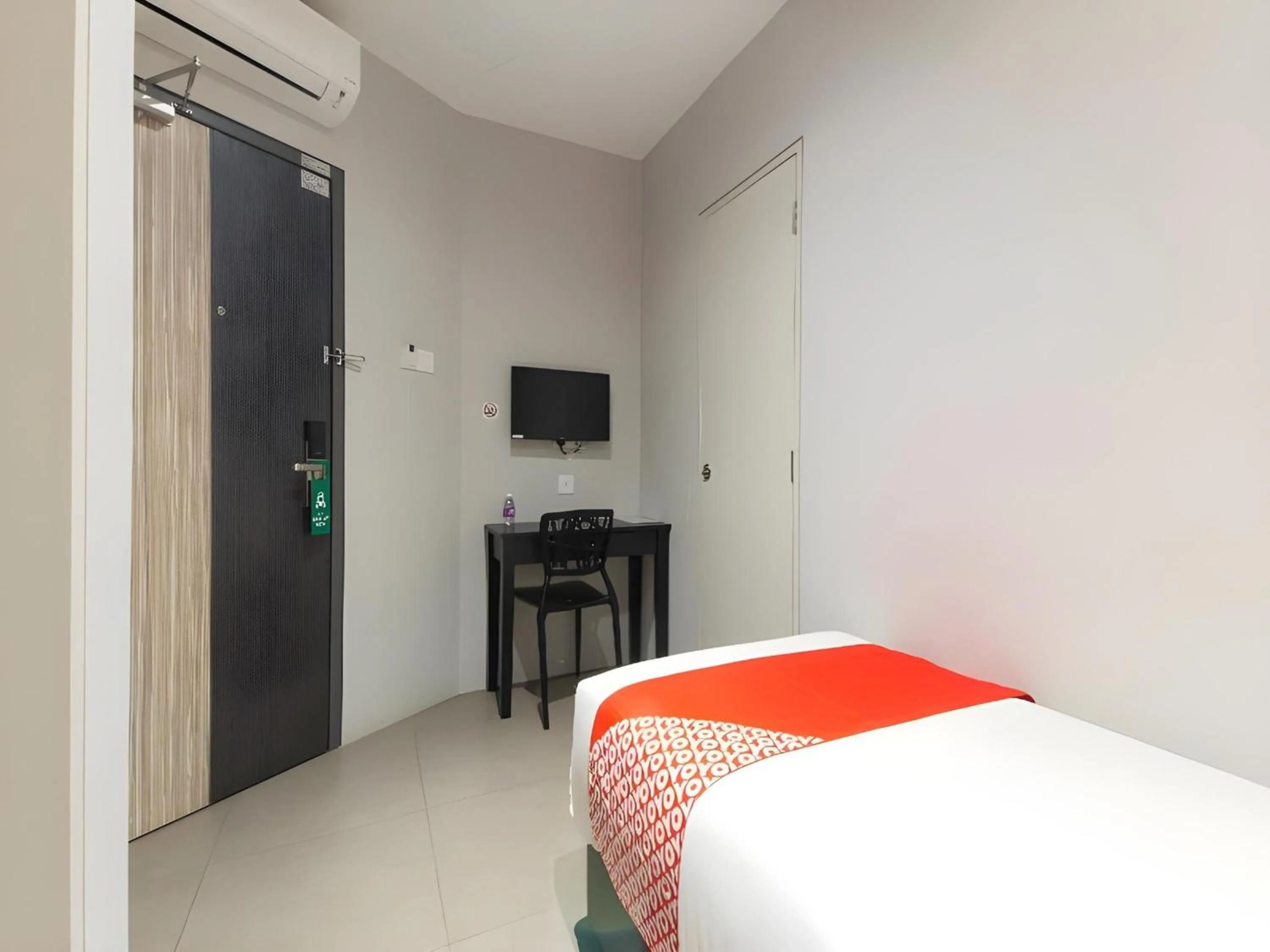 Bedroom, Bed in Yootel Boutique Hotel