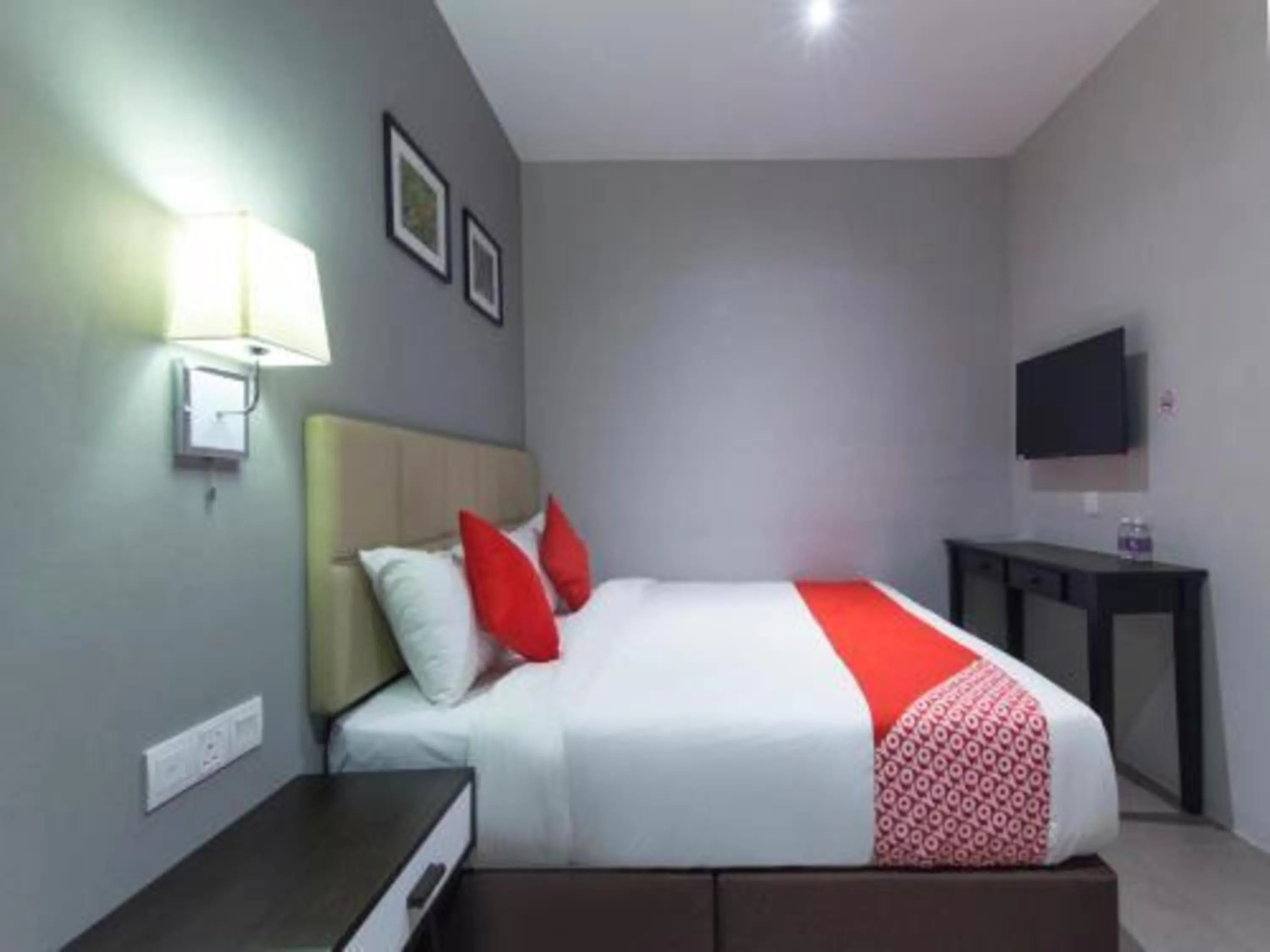 Bedroom, Bed in Yootel Boutique Hotel