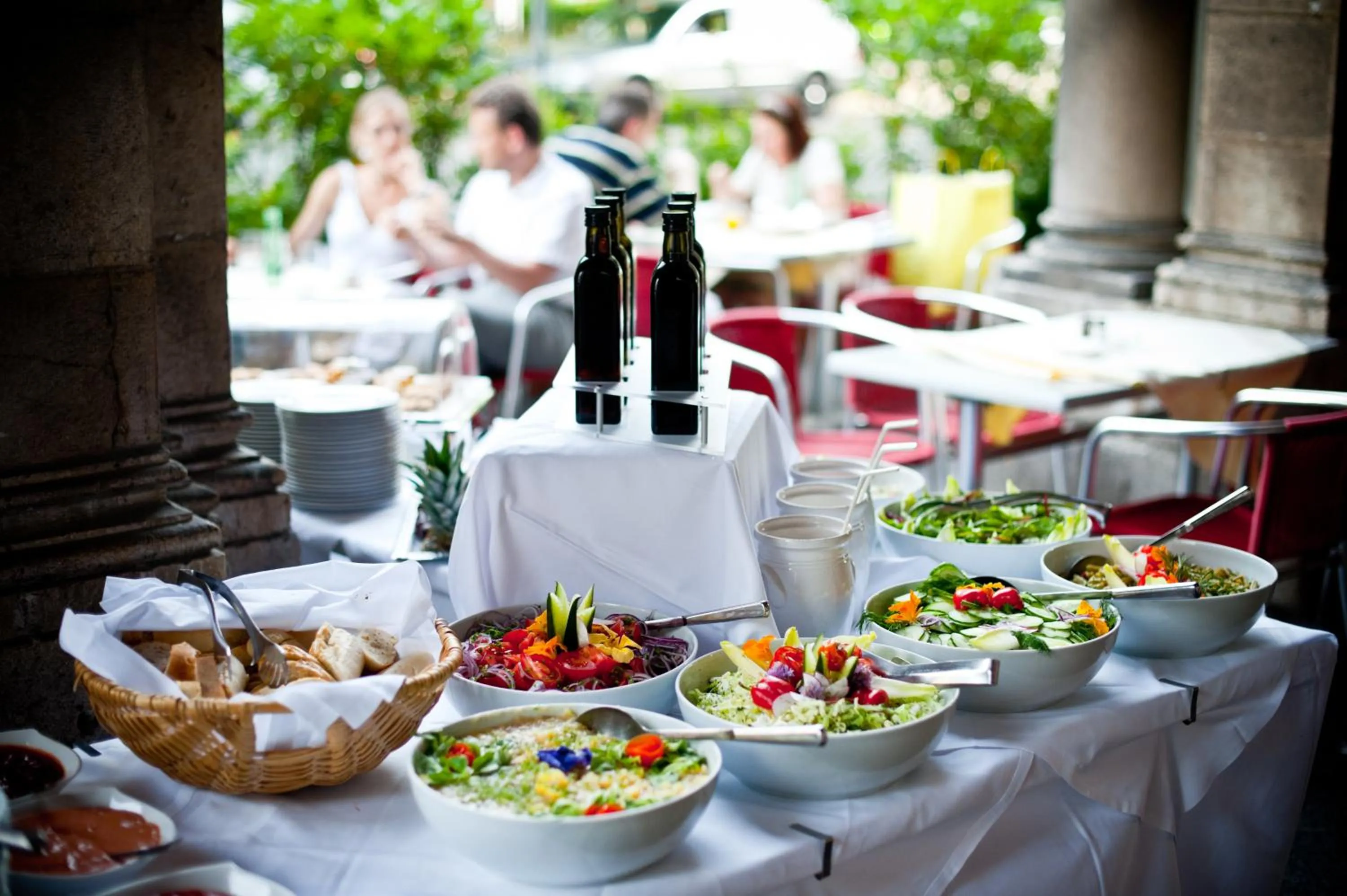 Restaurant/places to eat in Hotel Regina