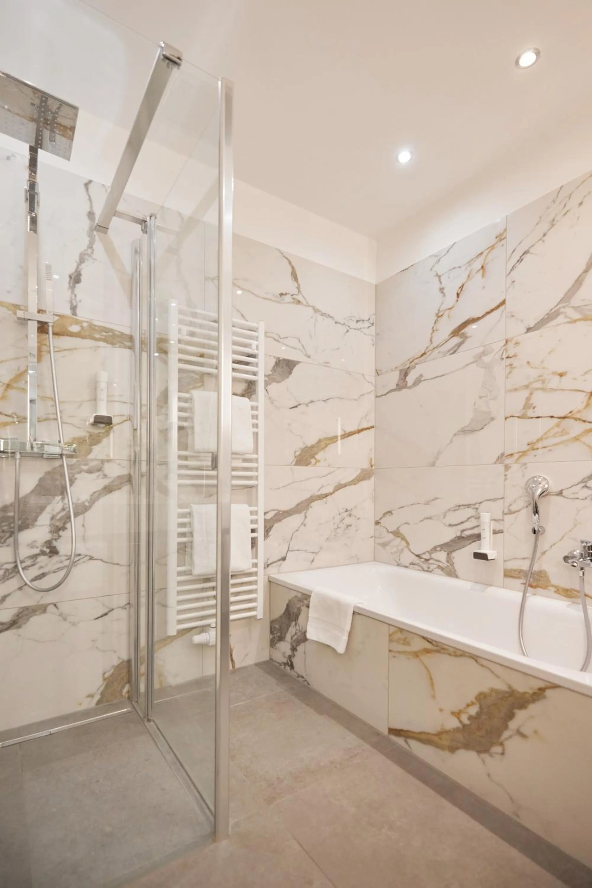 Bathroom in Hotel Regina