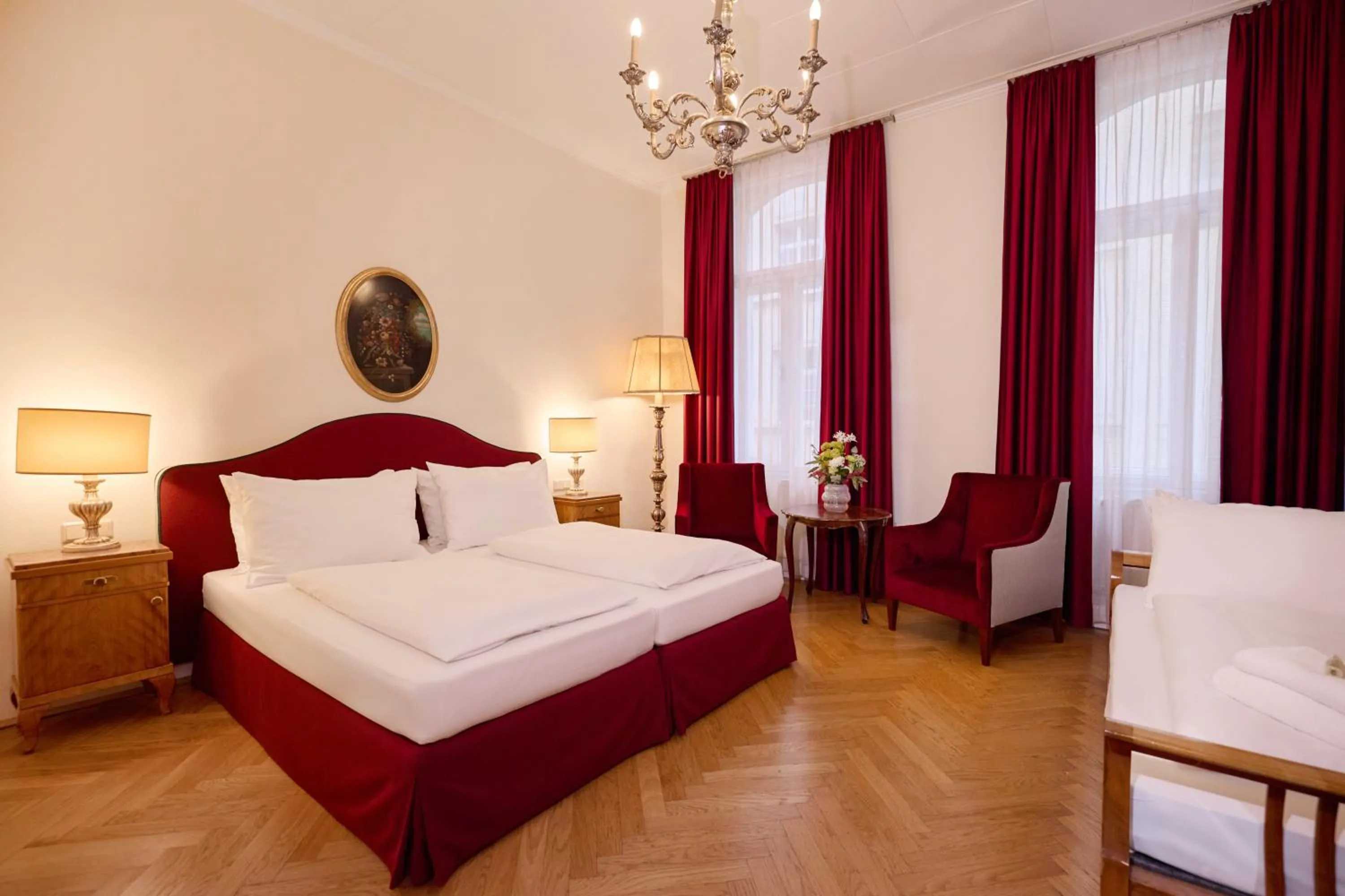 Photo of the whole room, Bed in Graben Hotel