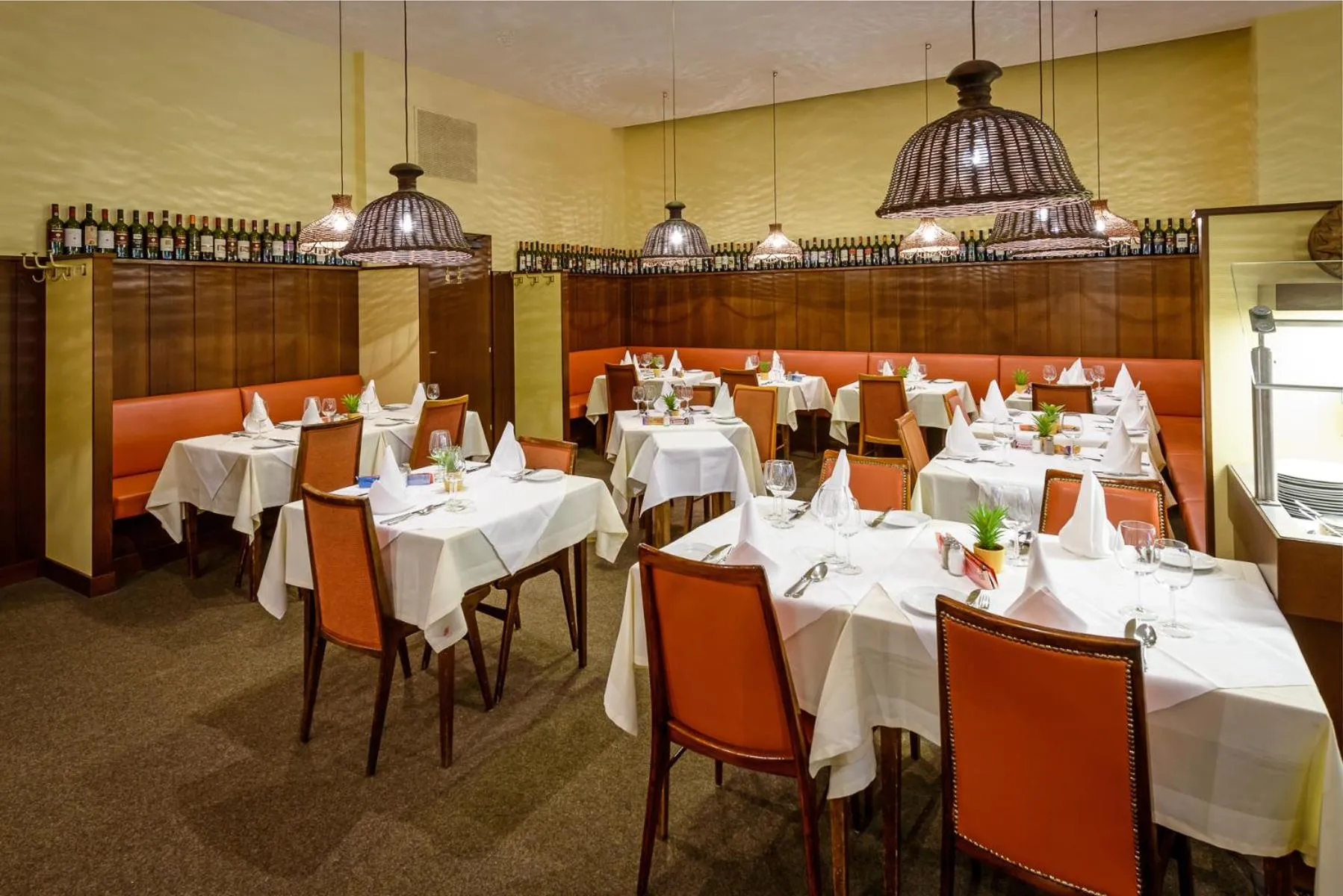 Restaurant/places to eat in Graben Hotel