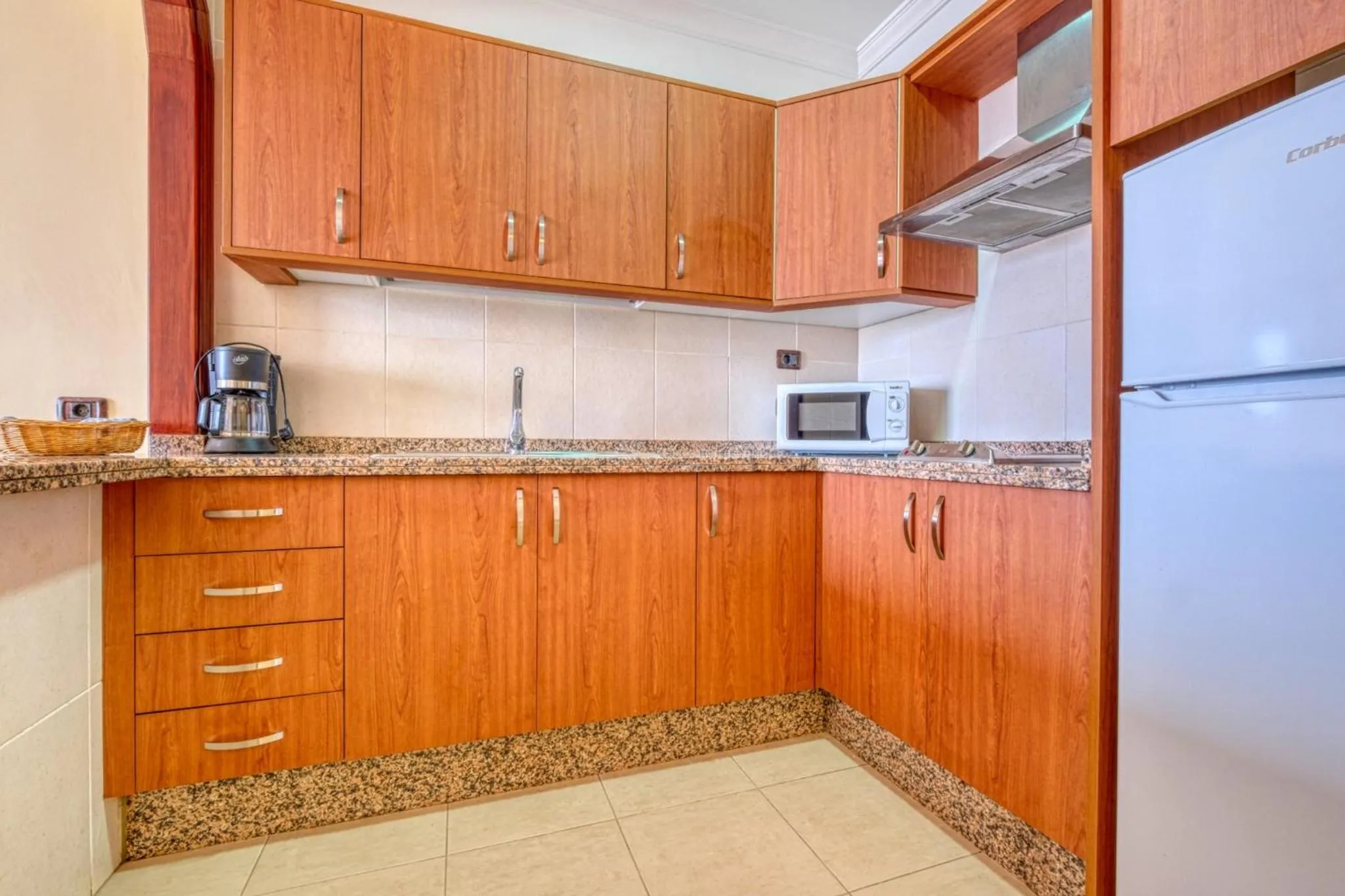 Kitchen or kitchenette in Apartamentos Callaomar