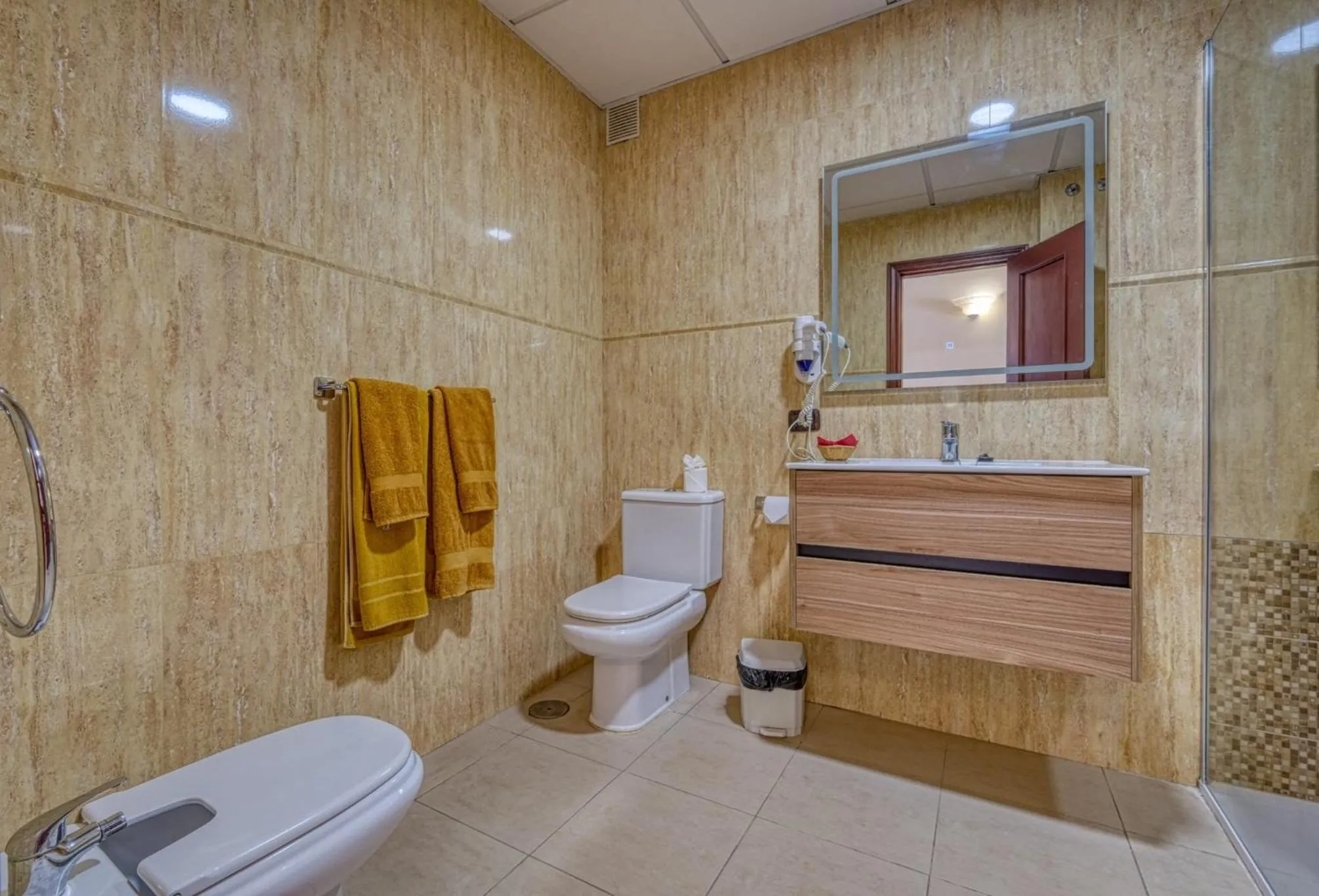 Bathroom in Apartamentos Callaomar