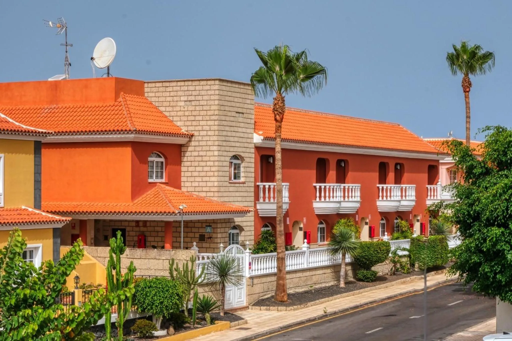 Property building in Apartamentos Callaomar