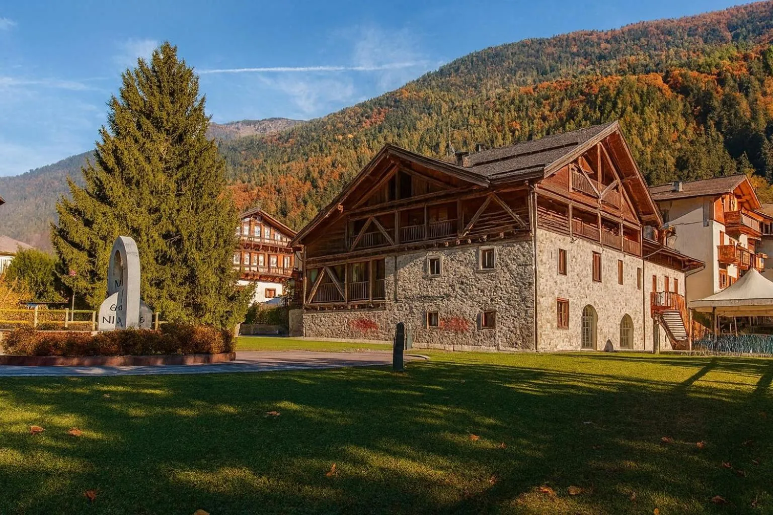 Property building in Casa Moresc