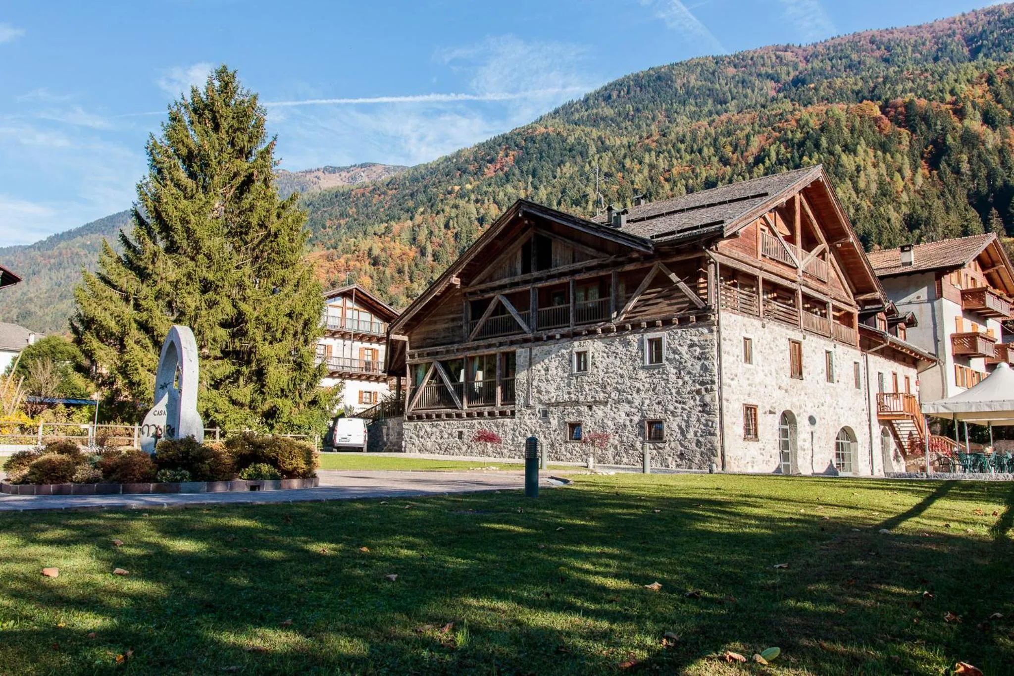 Property building in Casa Moresc