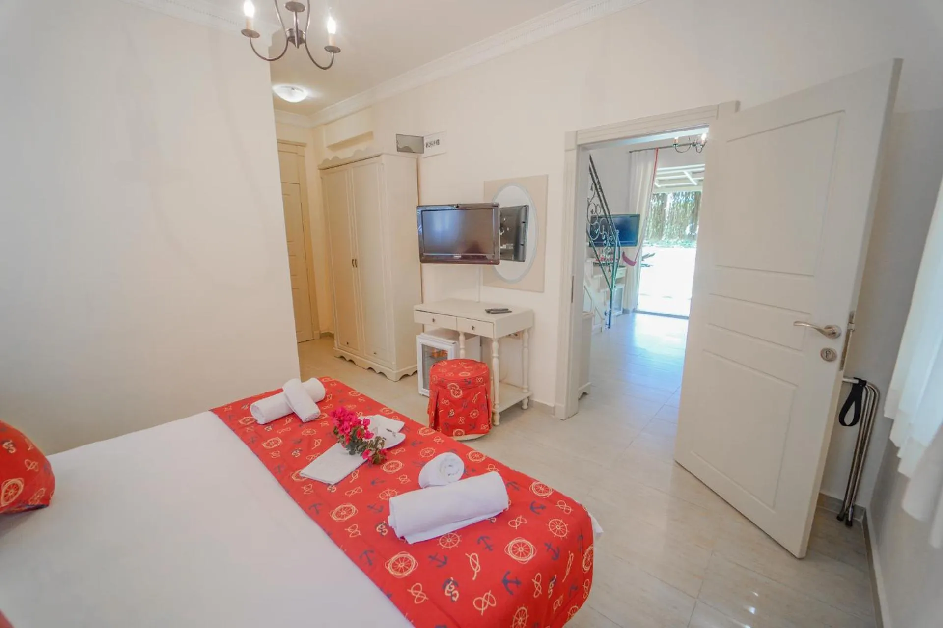 Photo of the whole room, Bed in Alacati Marina Palace