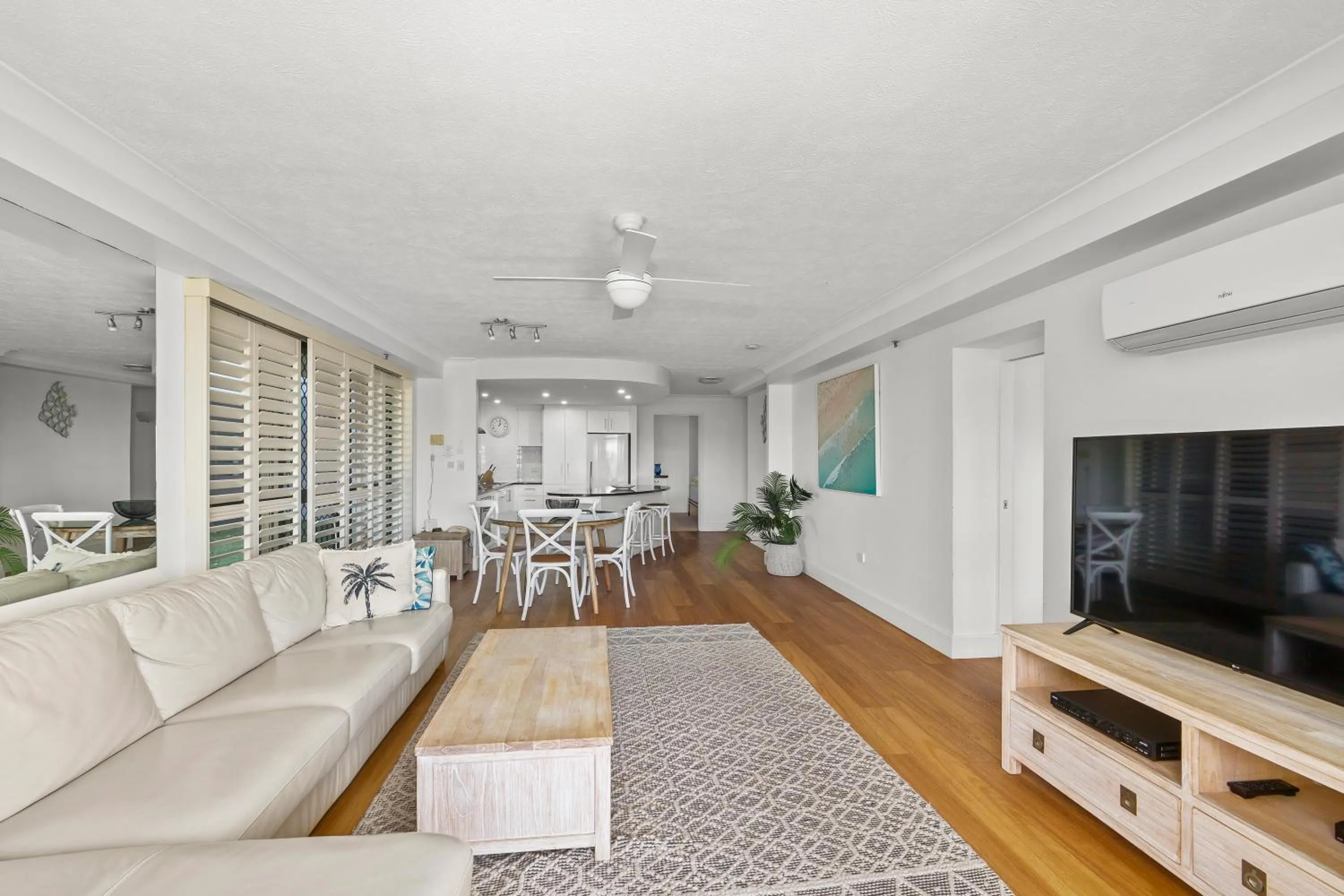 TV and multimedia in Gemini Court Holiday Apartments