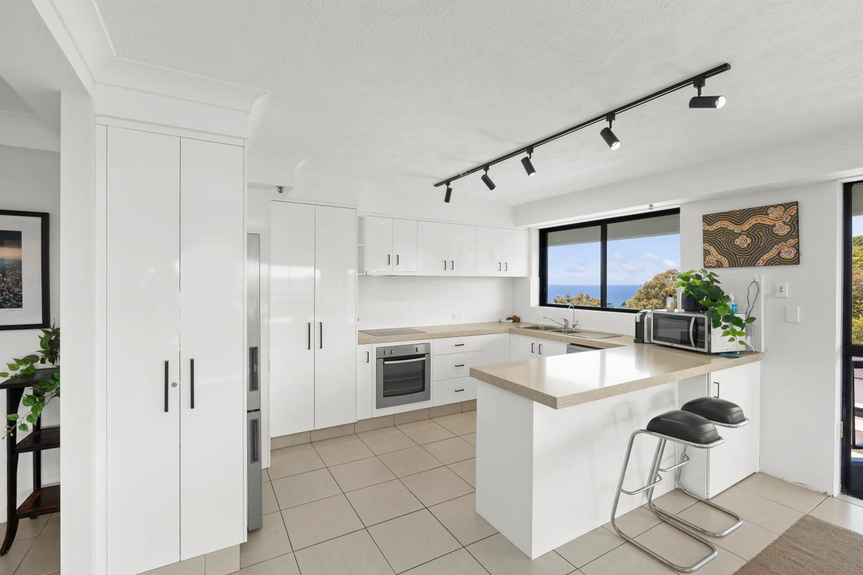 Kitchen or kitchenette in Gemini Court Holiday Apartments