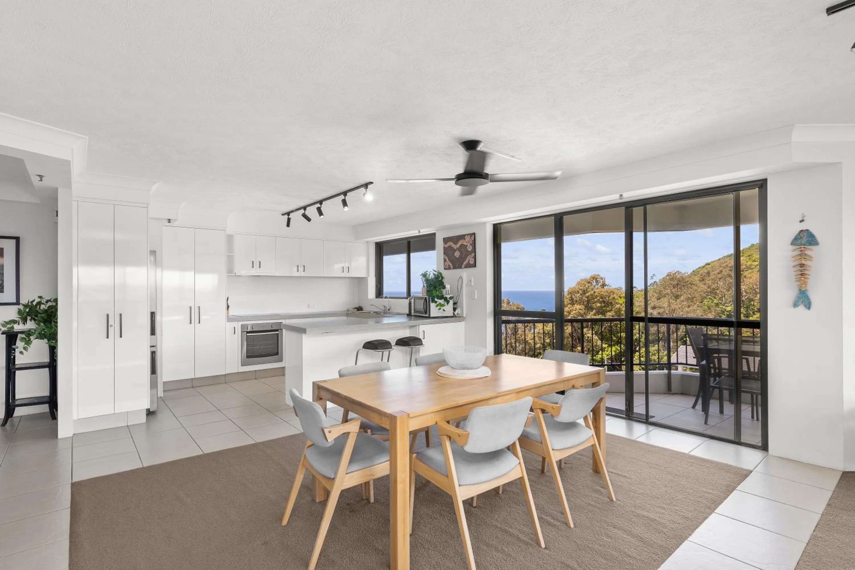 Dining area in Gemini Court Holiday Apartments