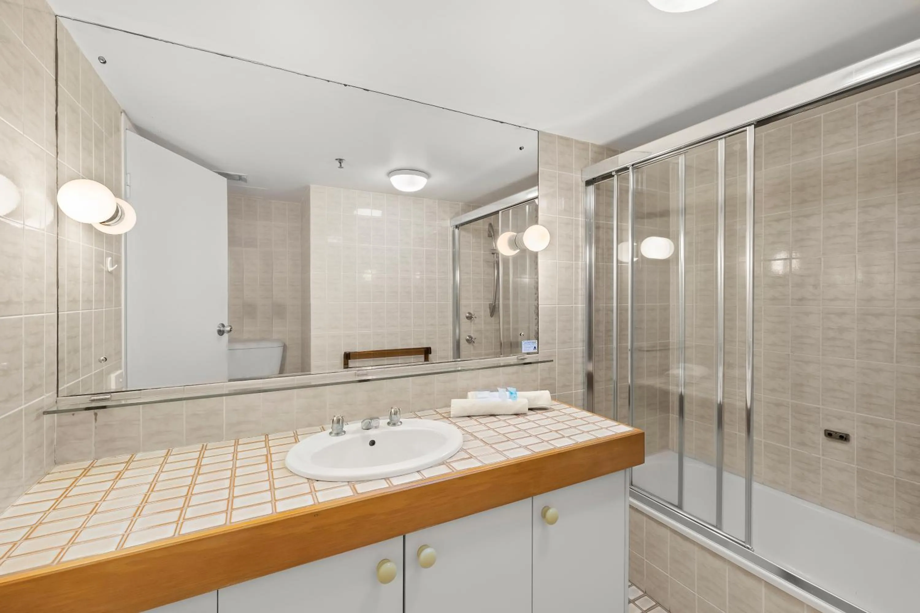 Toilet in Gemini Court Holiday Apartments