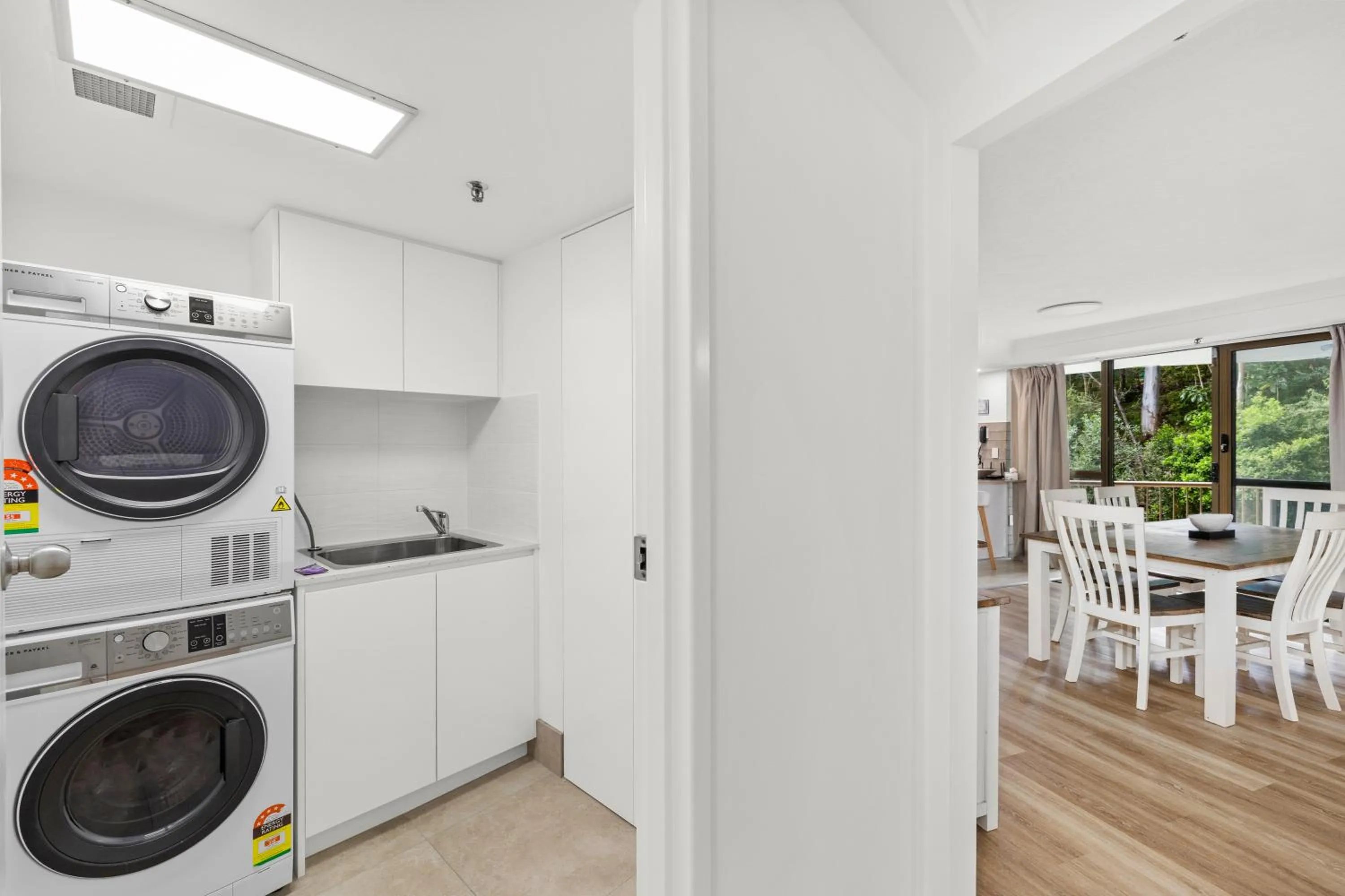 Dining area in Gemini Court Holiday Apartments