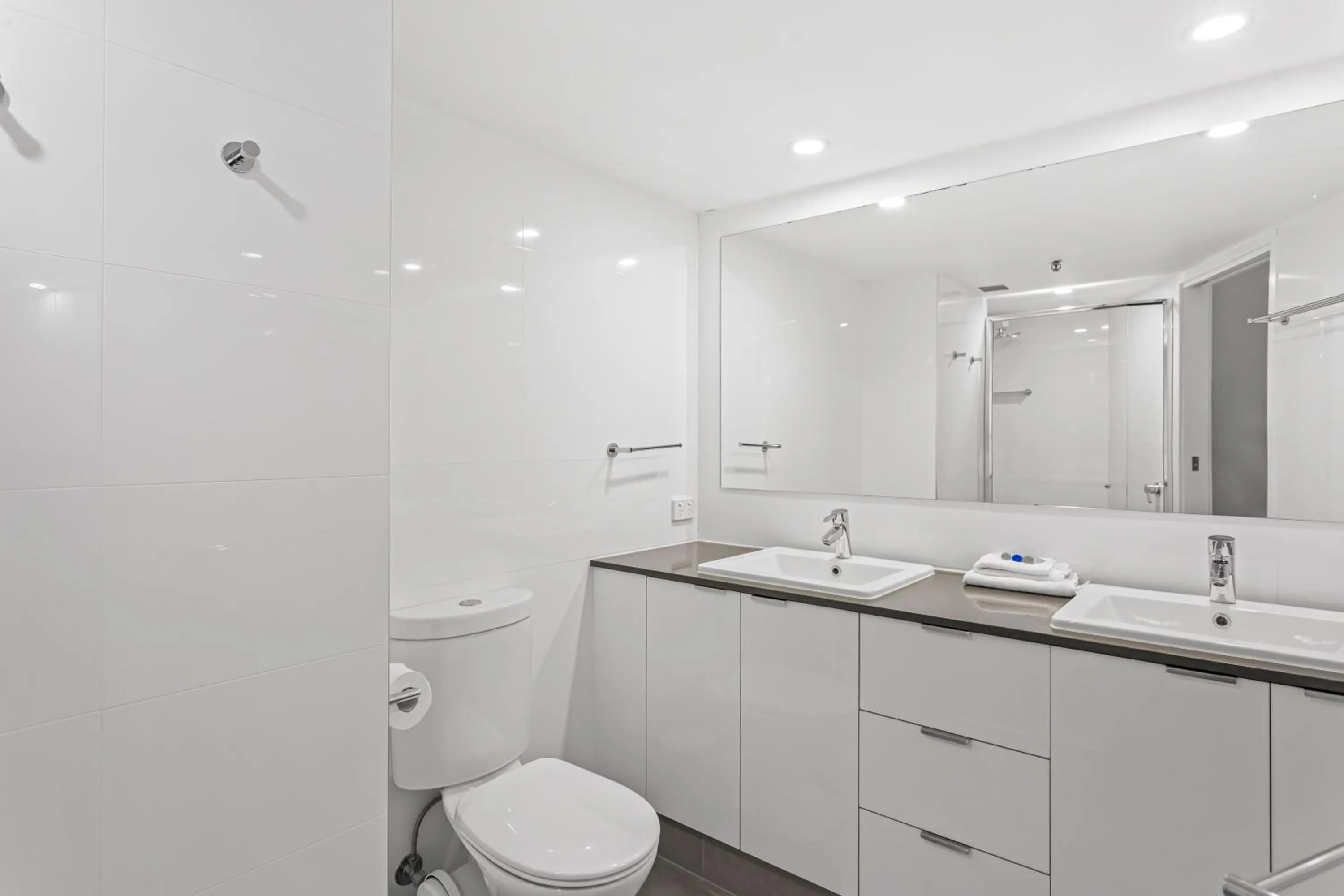 Shower in Gemini Court Holiday Apartments