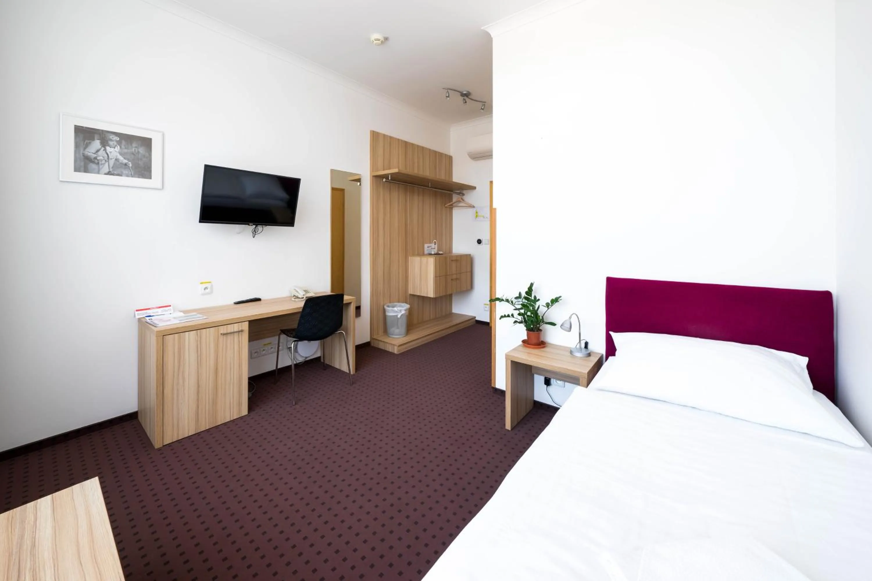 Bed in Mini Hotel Akord